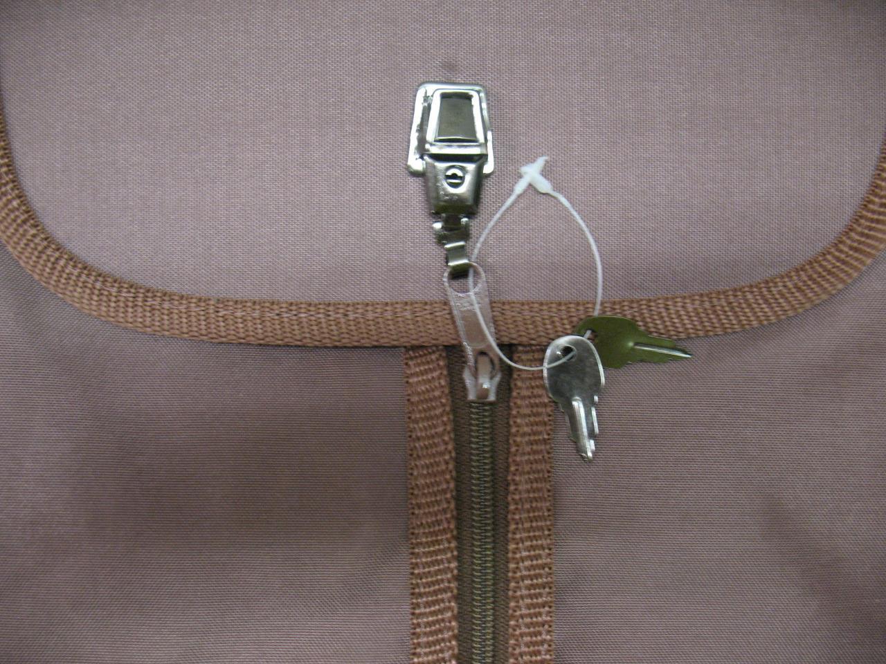 Vintage 1980’s Airway Beach & Racquet Club GARMENT BAG Carrier Luggage Brown