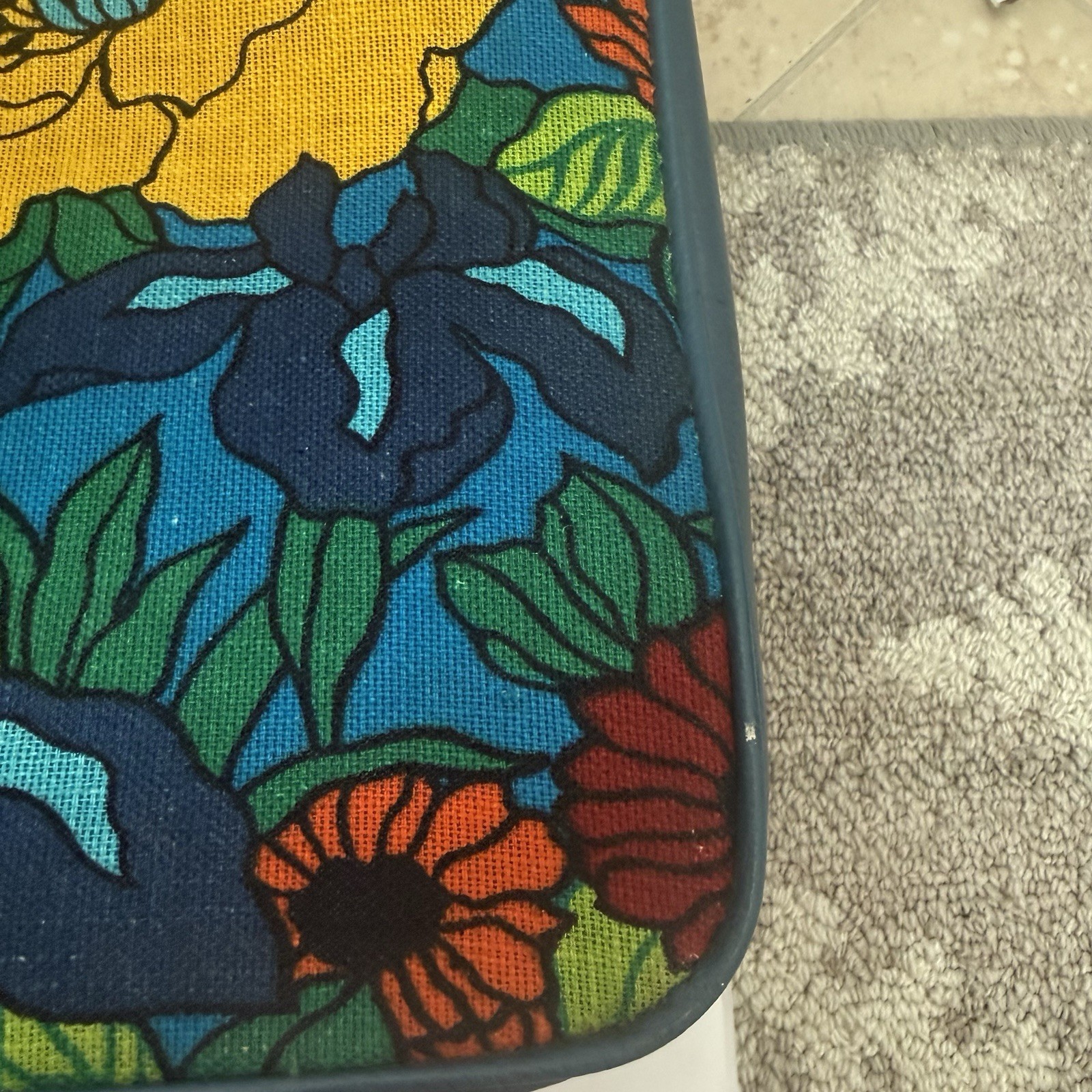 VTG 60s/70s Retro Suitcase Zippered Luggage MOD Hippie Good Condition