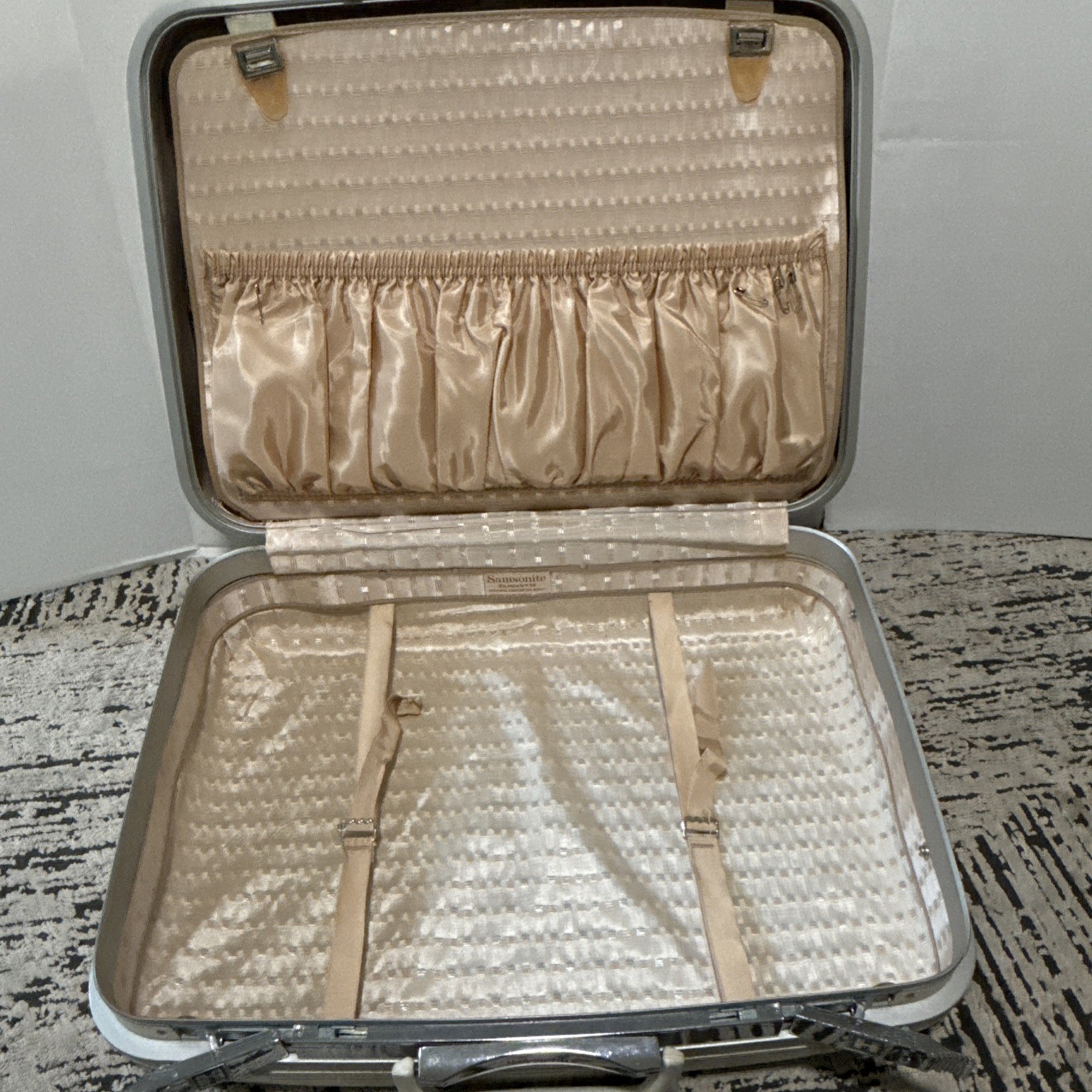 Samsonite Silhouette Luggage Suitcase Vintage Hard Shell Ivory Cream 21”x16”