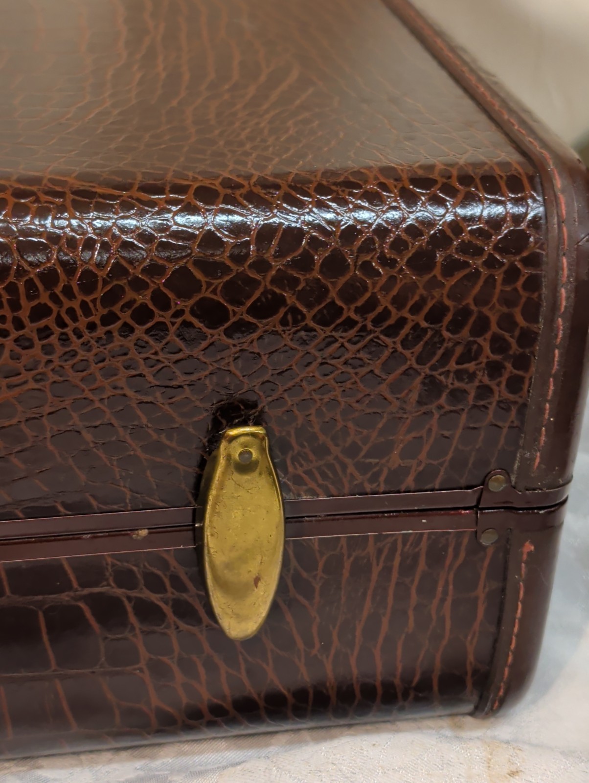 Vintage Samsonite Faux Alligator Suitcase Luggage Mid Century Brass 26×19.5×9″