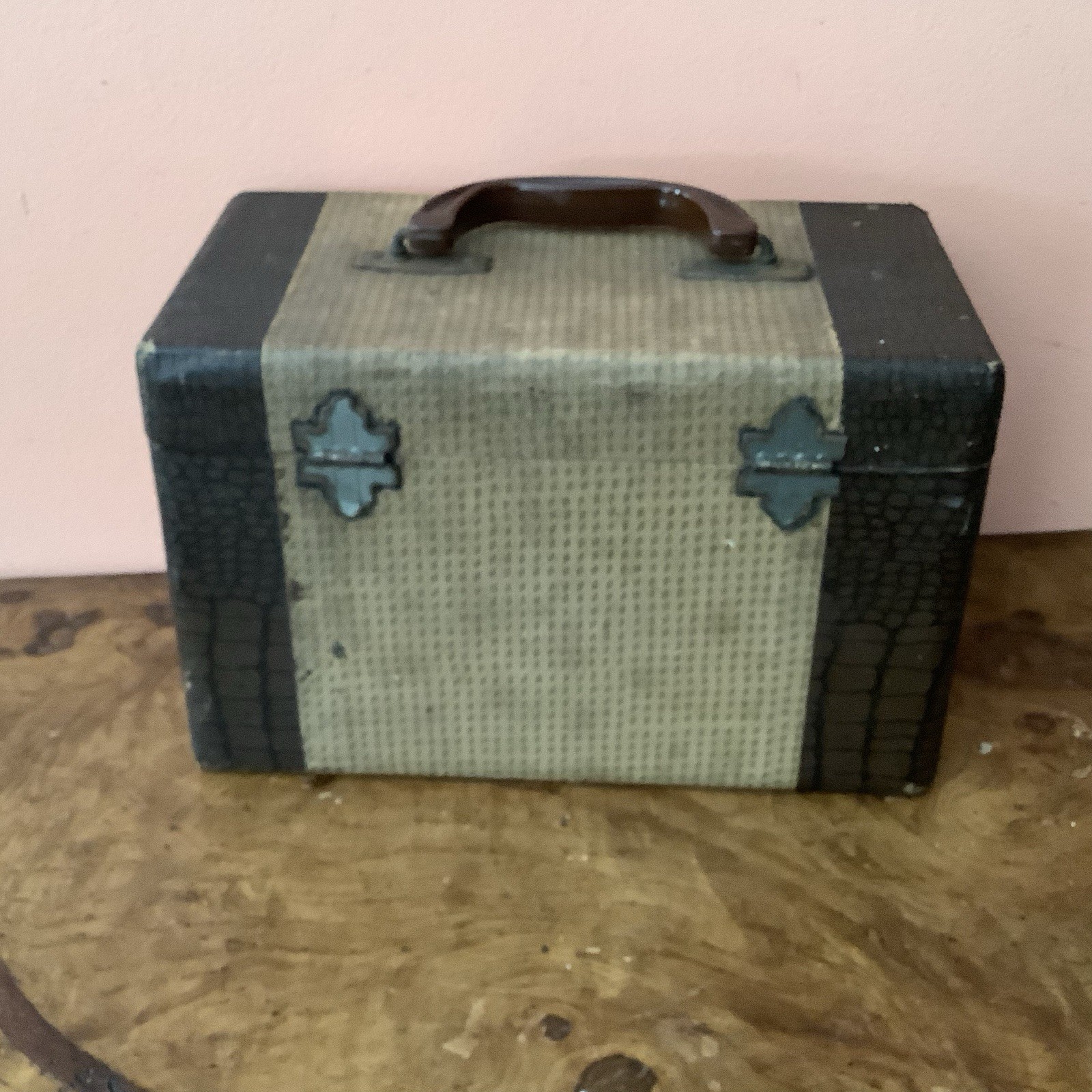 Vintage Gadabout by Neevel Luggage Traveling Case With Mirror 11” X 7” X 6”