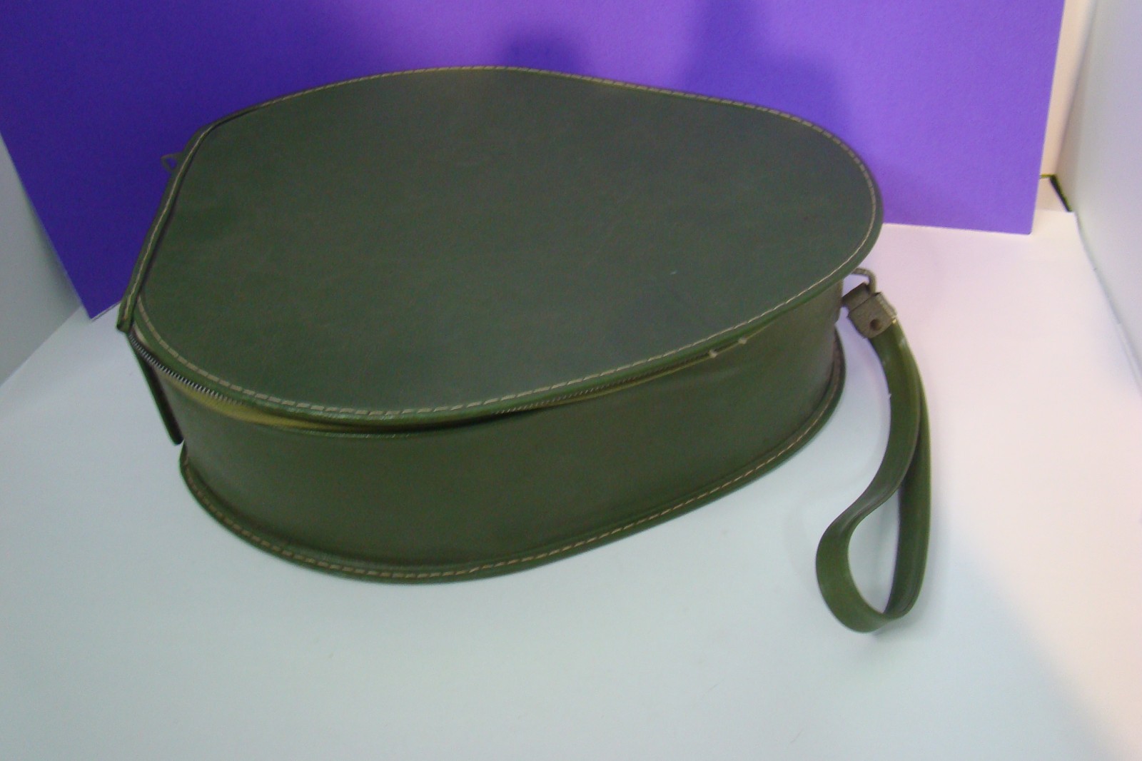 Vintage Teardrop Luggage Train Case Avocado Carry On Bag Retro 60s/70s Egg Shape
