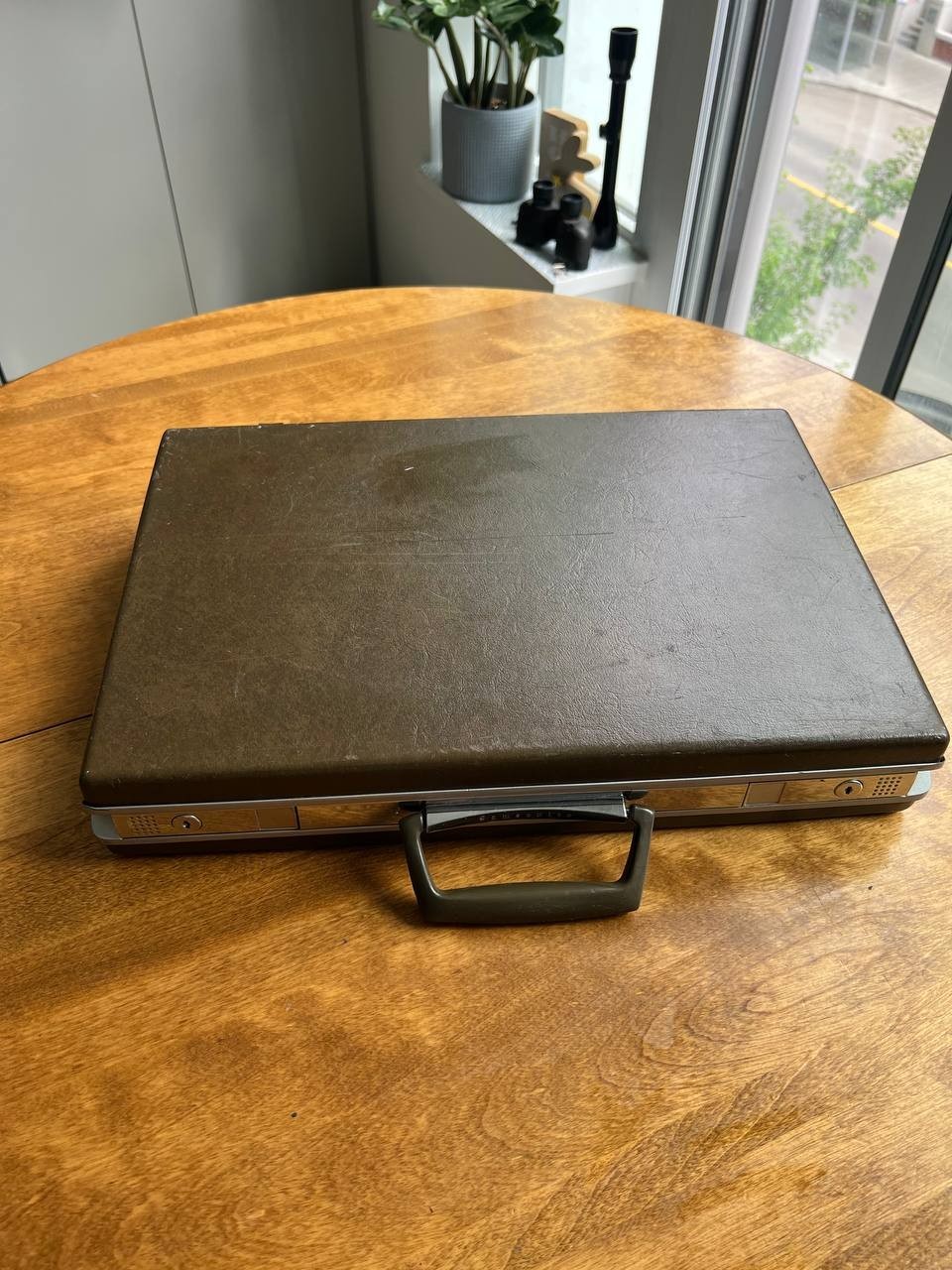 Samsonite VTG. 1970’s Executive Hard Shell Briefcase With a Key Latch Work Great