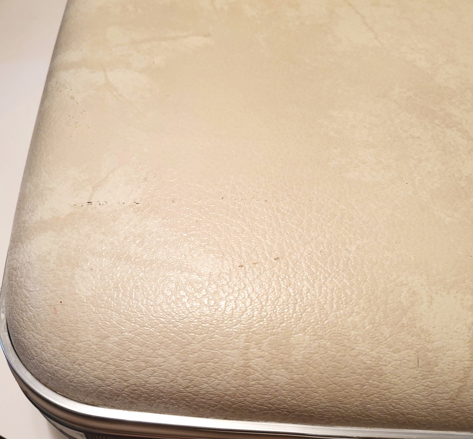 MCM Jetliner Suitcase Off White Hard Shell Vintage Luggage 21×16