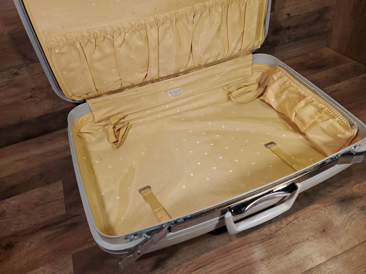Vintage Samsonite Silhouette White Hard Shell Luggage 20” x 16” x 7”
