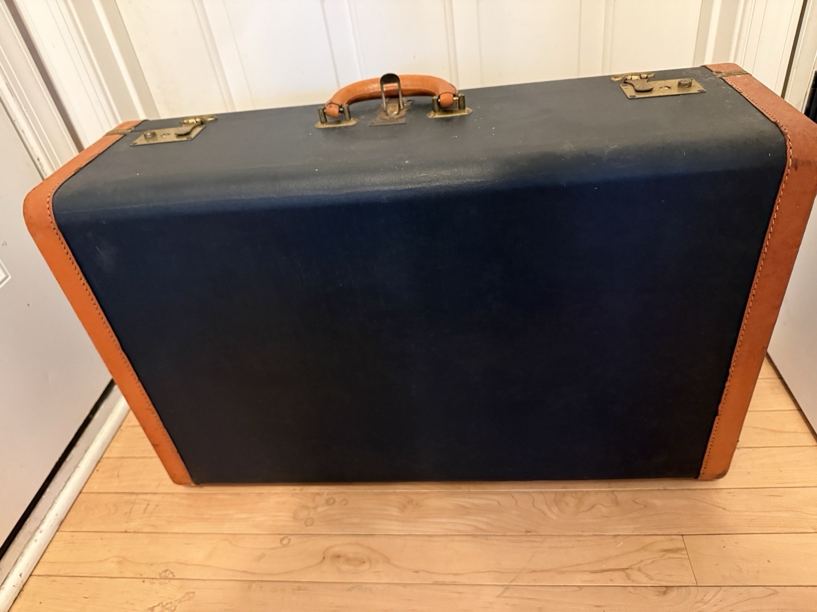💙Rare Vintage Biltrite Hard Luggage Dark Blue w/Brown Leather + Key~ 28x16x8