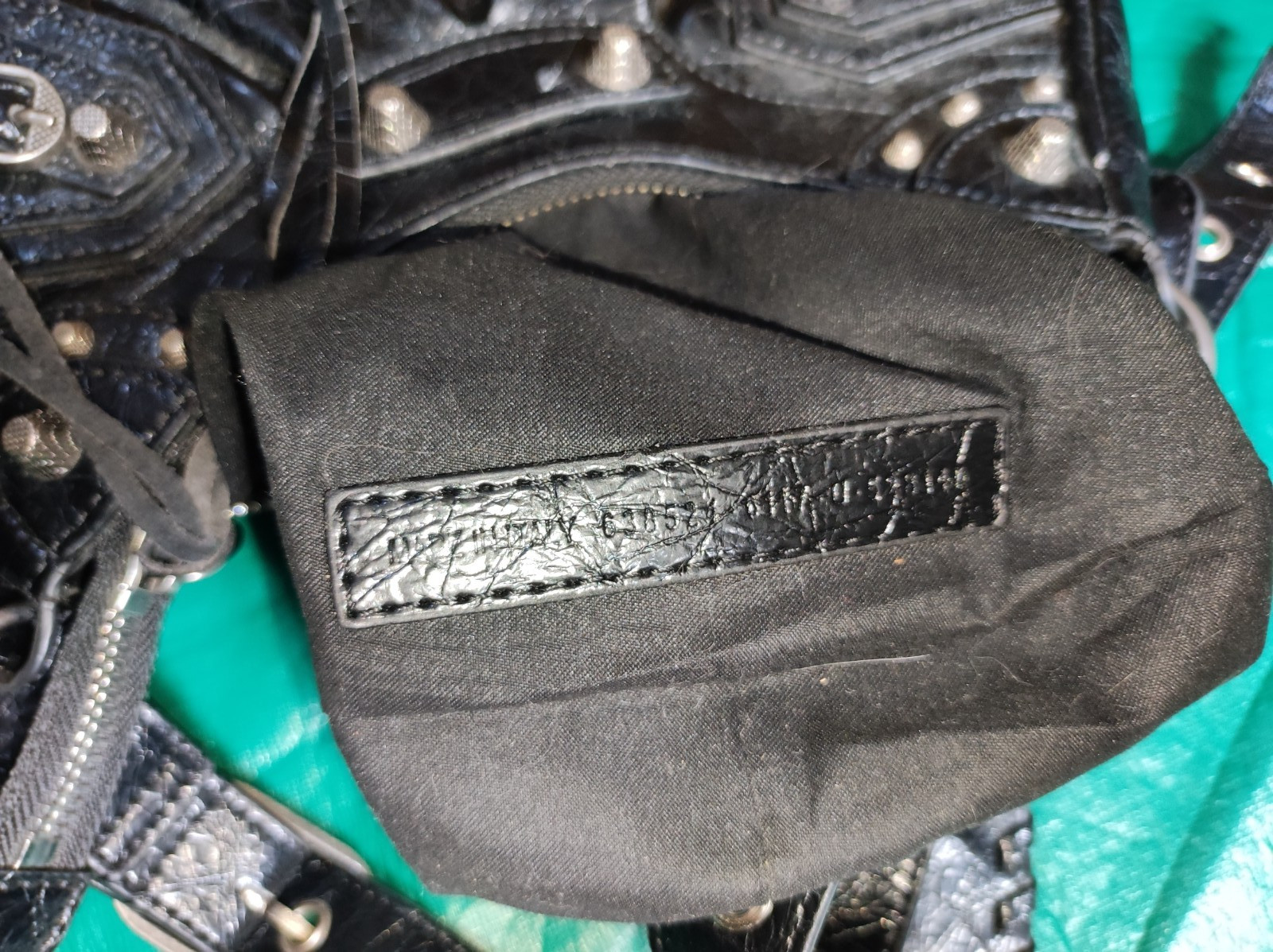 BALENCIAGA Le Cagole Silver Leather Shoulder Bag/Balenciaga runner sneakers EU36