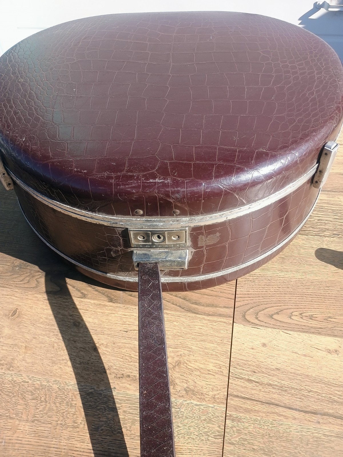 Vintage Samsonite Train Case Hat Box Style – Brown Faux Alligator Skin