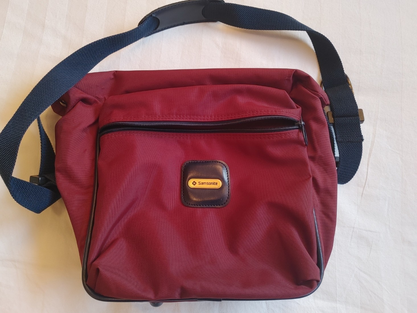 Samsonite Vintage Burgundy Overnight Shoulder Travel Flight Bag Zipper Pockets