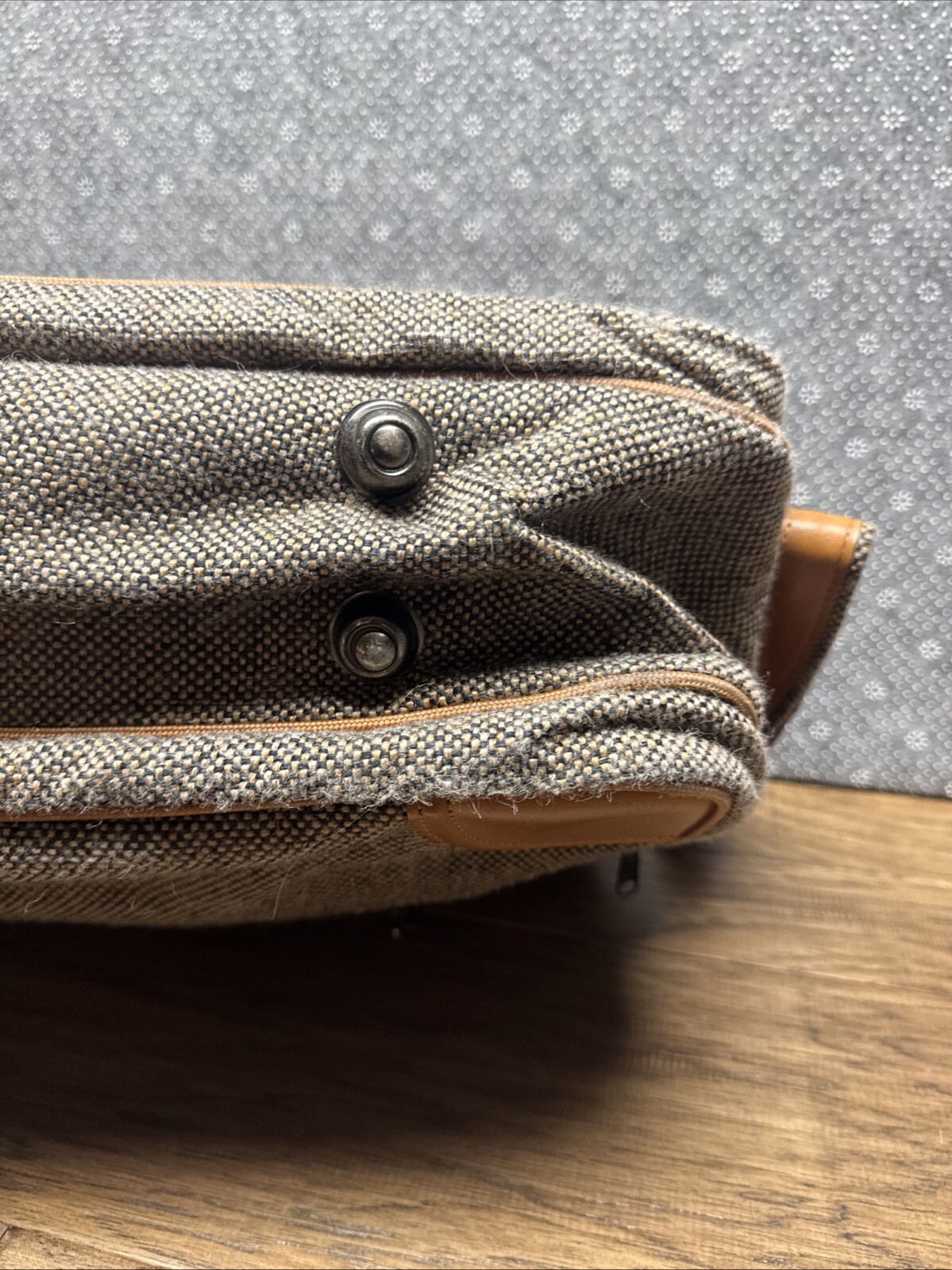VINTAGE PIERRE CARDIN 22x8x12 TWEED & LEATHER MESSENGER/CARRYON BAG