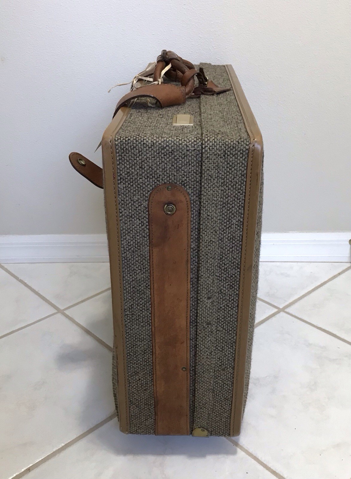 Vintage HARTMANN LUGGAGE Tweed with Leather Suitcase 24”X 19”X 7” READ