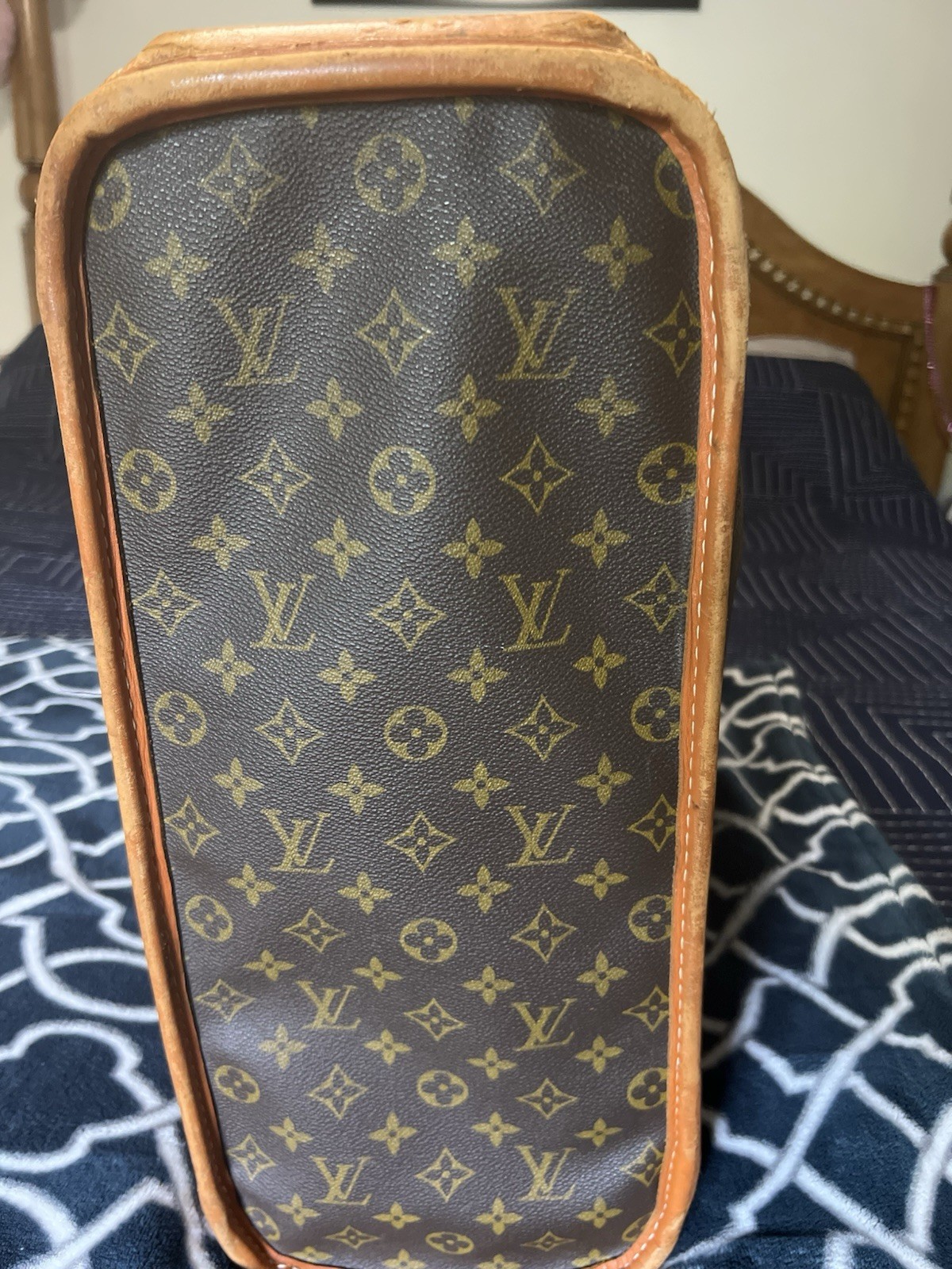Vintage French Company Louis Vuitton Luggage 22″ x 18″ Talon Zipper & Keys