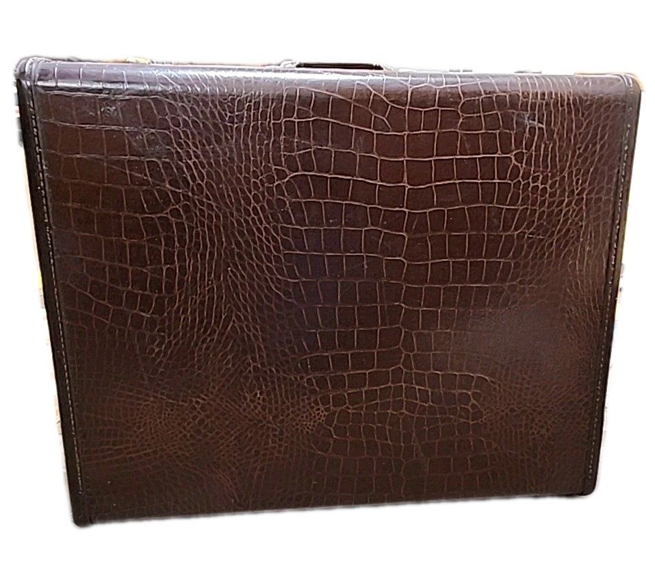 Samsonite Suitcase Luggage 4137, Faux Alligator Shwayder 24.25Wx19.5″x9″ Vintage