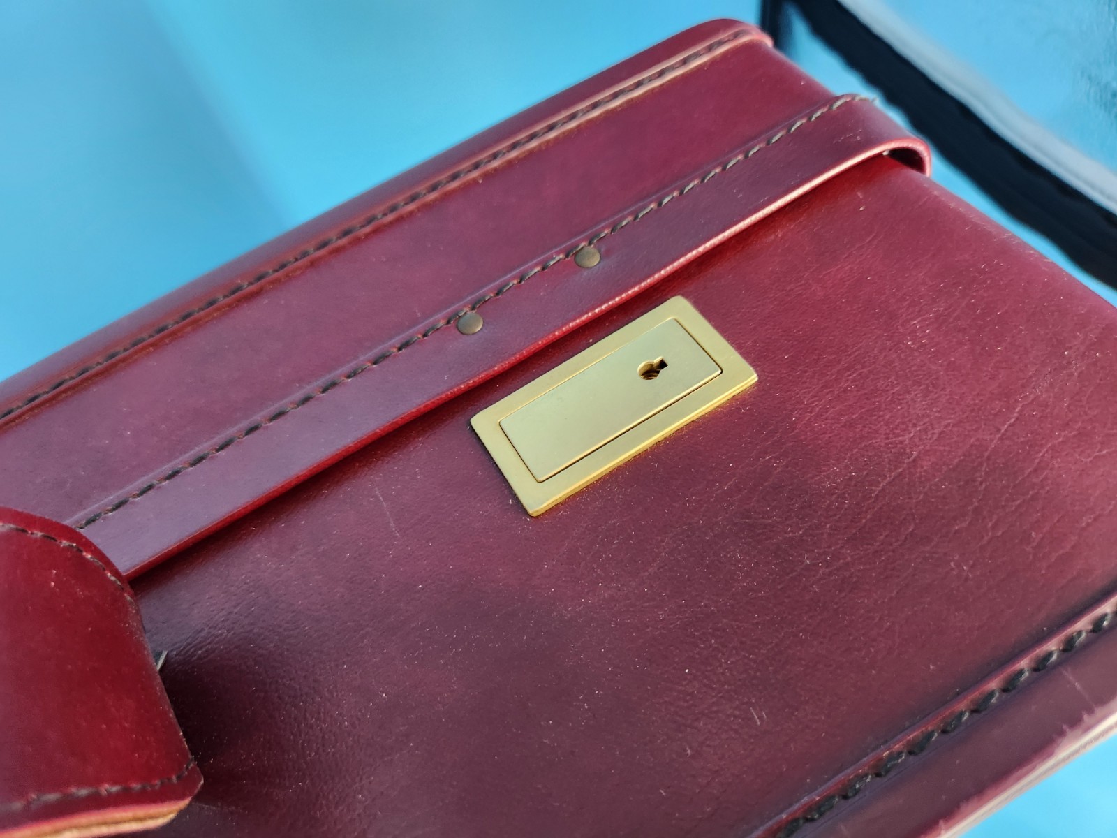 Vintage Hartmann Belting Luggage 26×20 Vinyl Faux Leather Suitcase Red Large 60s