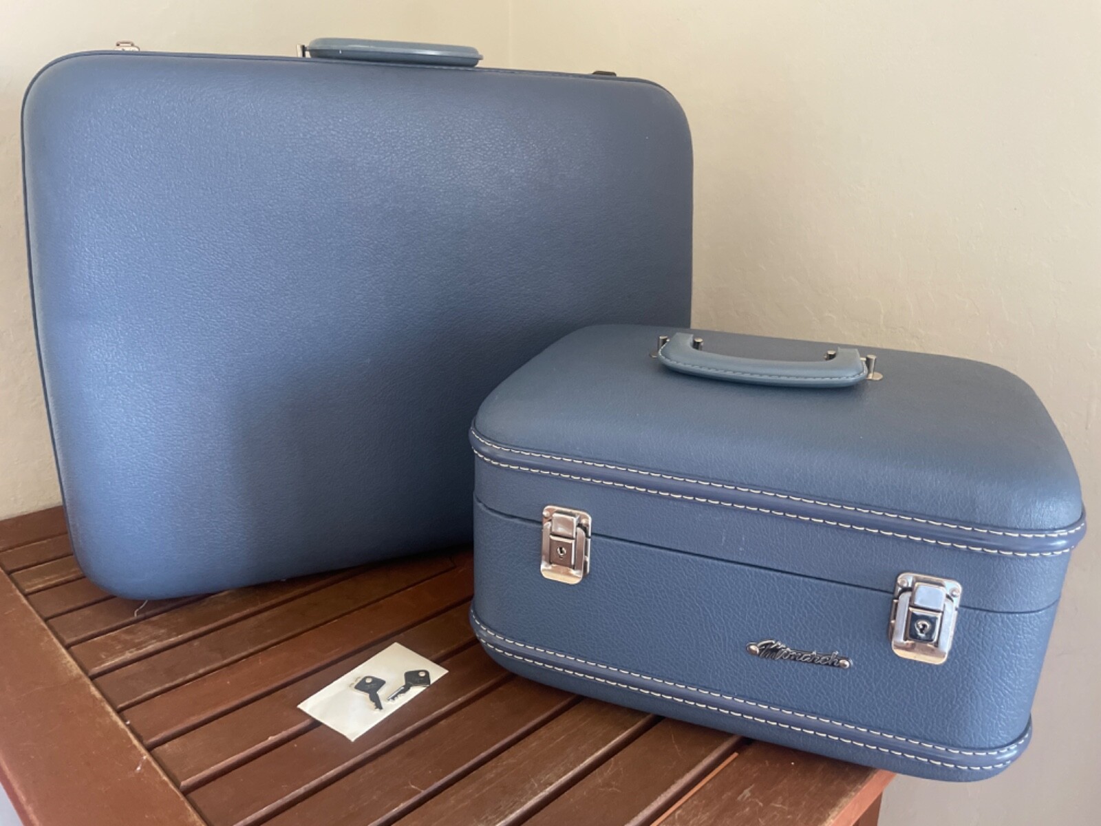 Vintage 1960s Luggage Monarch Blue Hard Shell Suitcase Set – Pristine w/Keys