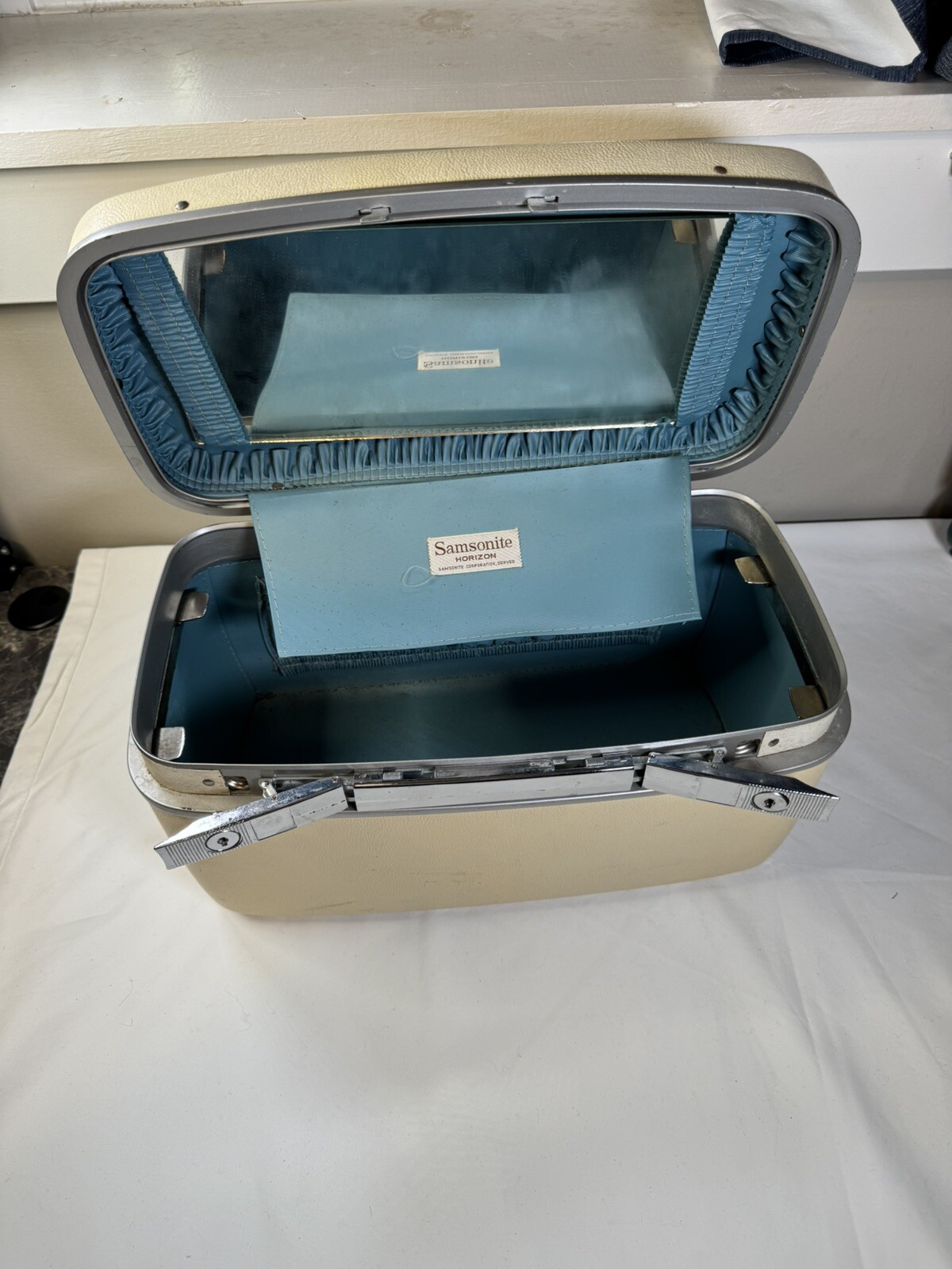 Samsonite Horizon Blue Train Cosmetic Makeup Case Carry On w/Key /Mirror