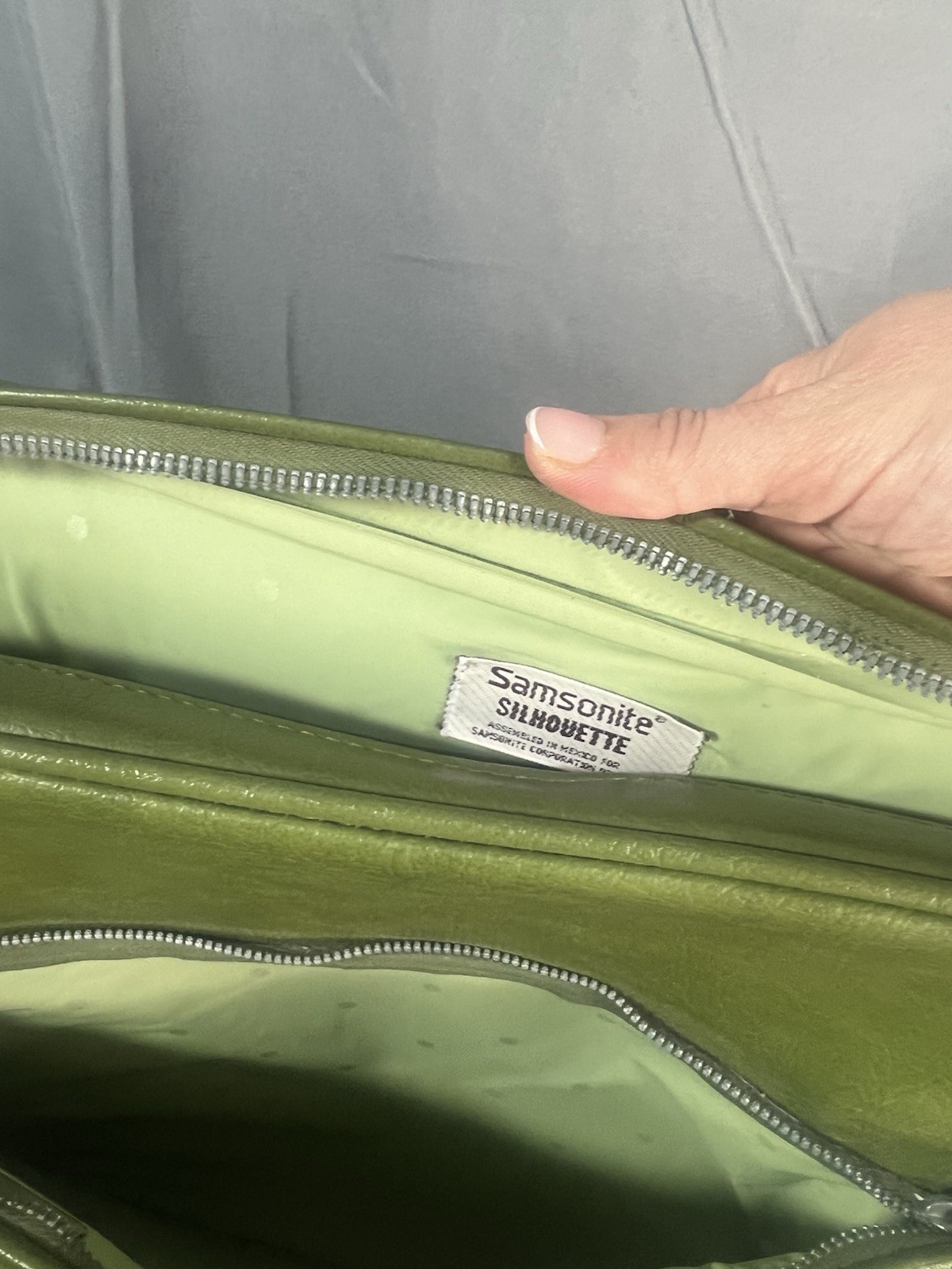 Vintage Samsonite Silhouette Denver, CO Green Zipper Carry-on Train Bag Handles