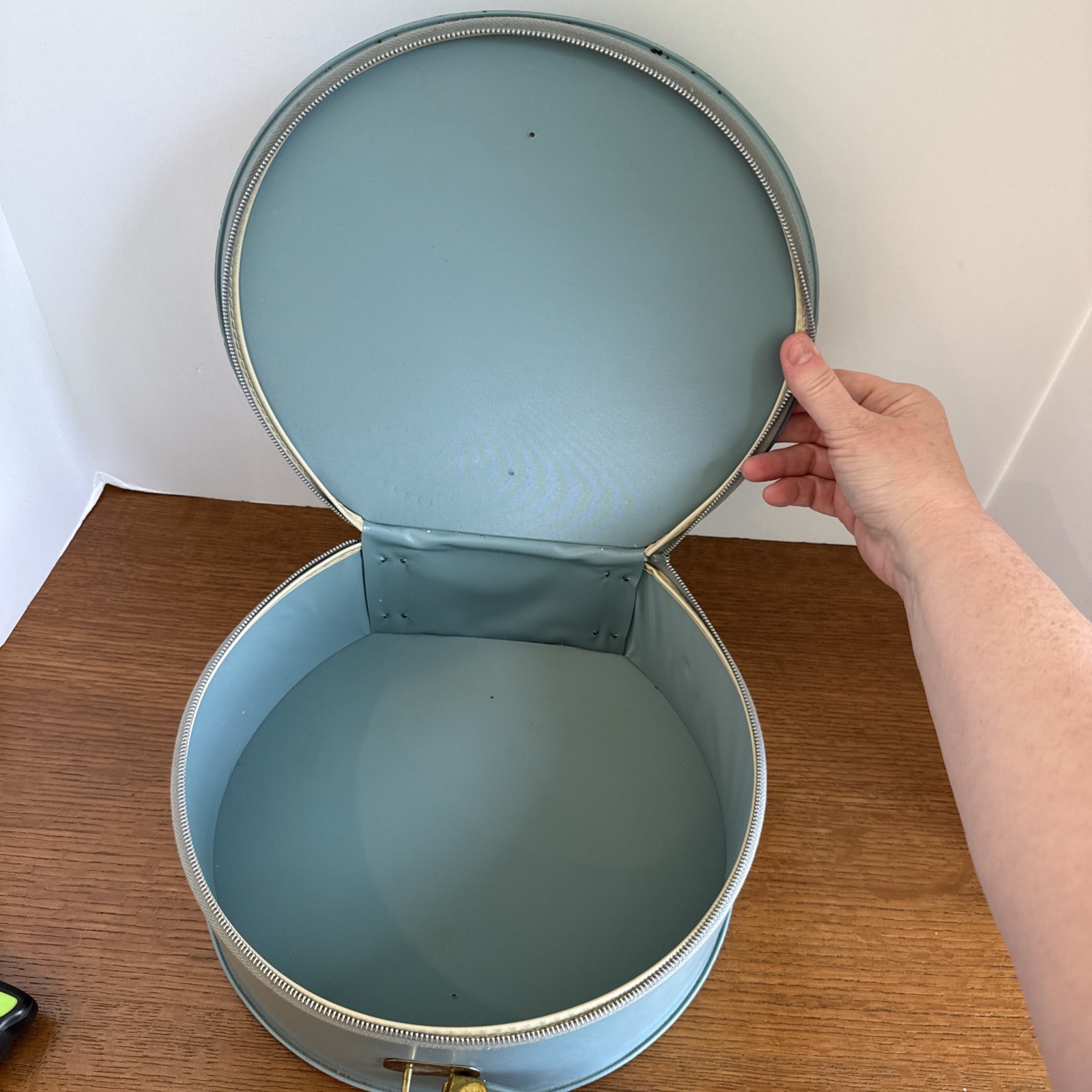 Vintage Teal Travel Case With Zipper And Handle