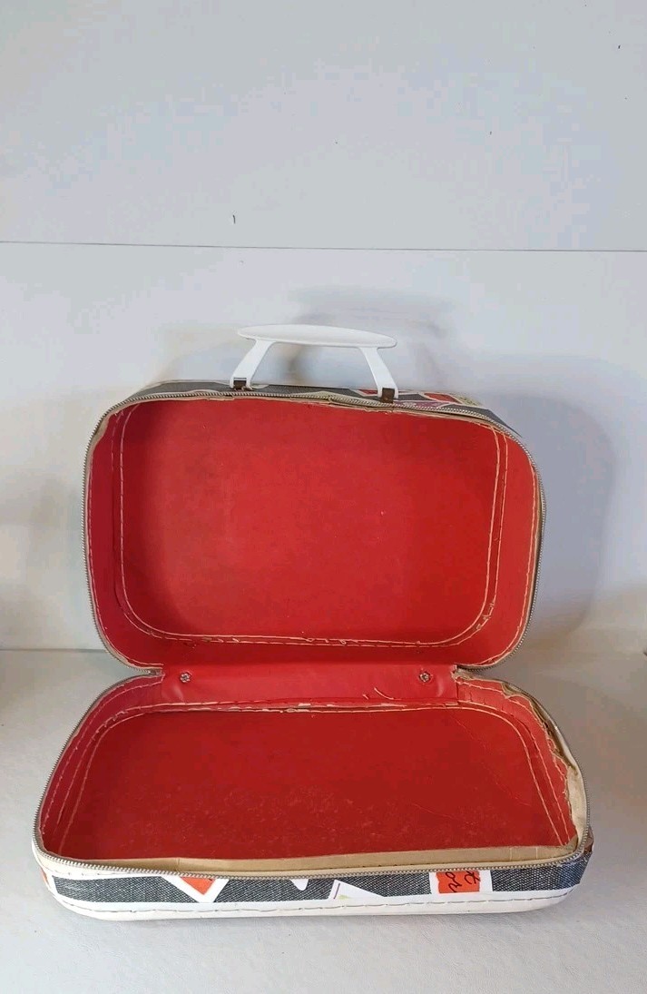 60/70’s? Childs Vintage Play/Overnight Luggage Suitcase. Read Description.