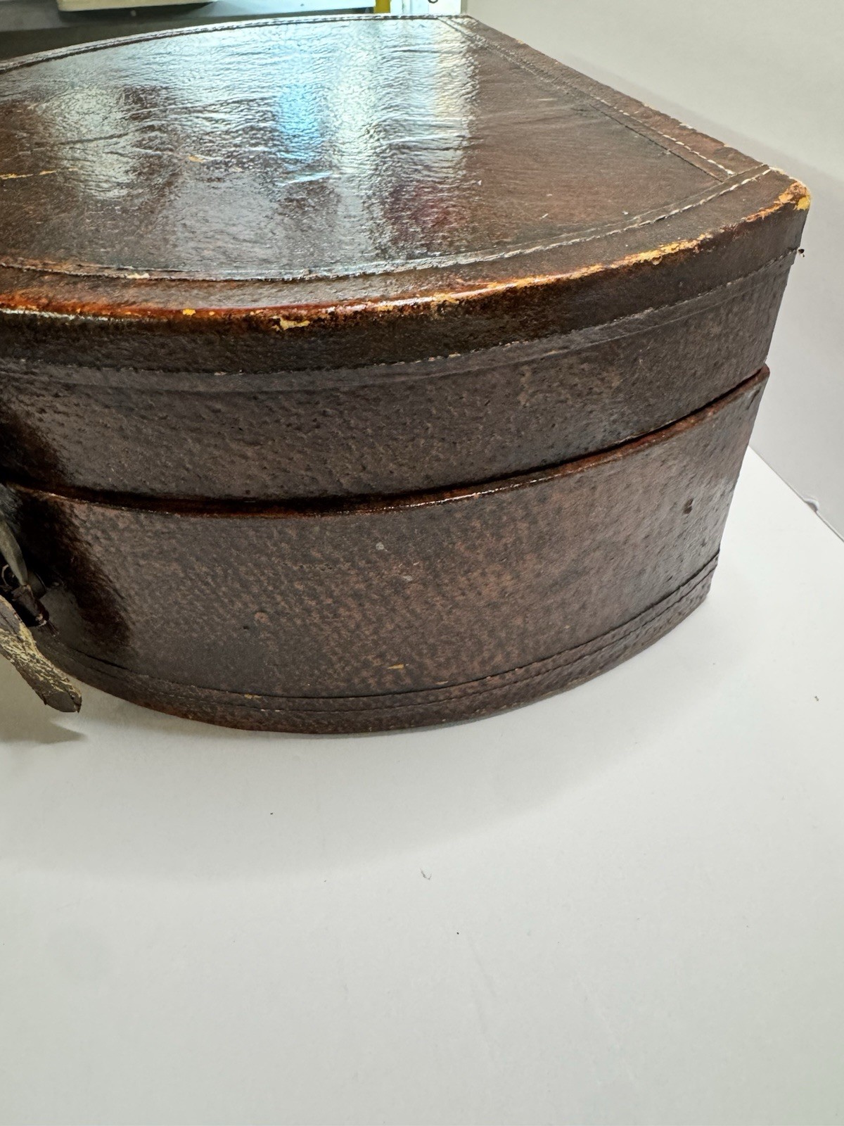 Antique Faux Leather Travel Hat Box Luggage Brown 14x10x9in See Photos