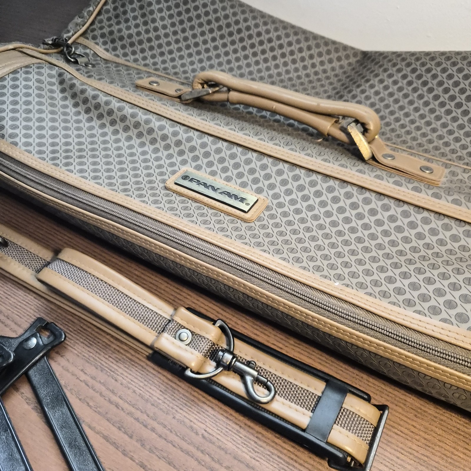 VTG Collectable Pan Am Leather Garment Bag, Luggage with Original Accessories