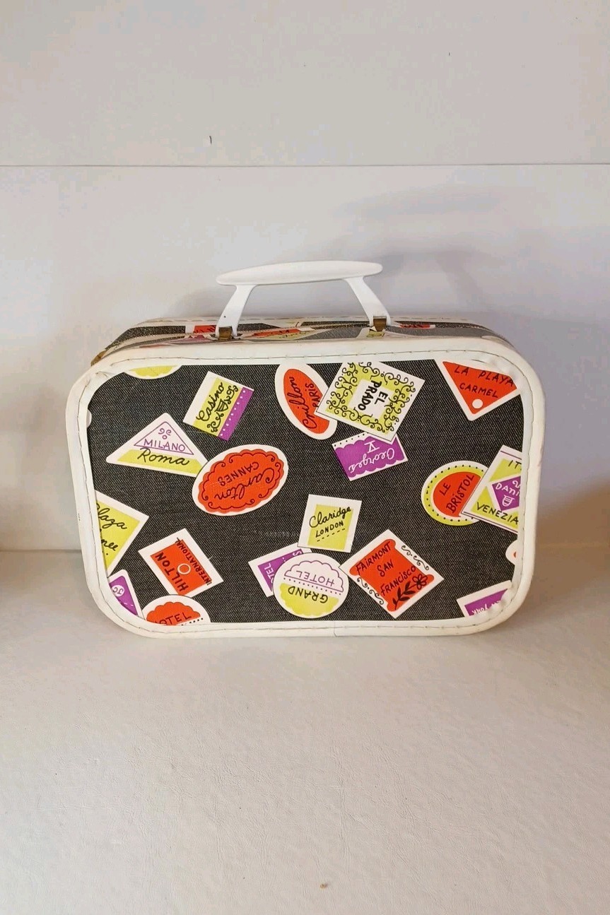 60/70’s? Childs Vintage Play/Overnight Luggage Suitcase. Read Description.