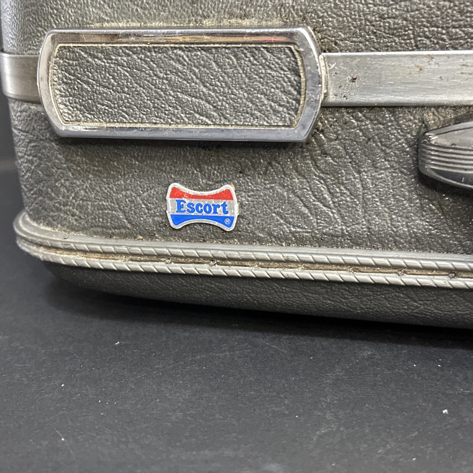 Vintage American Escort Gray Luggage Hardcase Suitcase 1960’s Excellent 19”