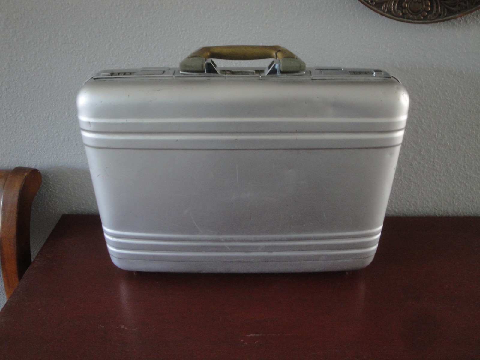 Vintage Aluminum Silver Metal Briefcase Hard Case Hardshell Attaché Laptop
