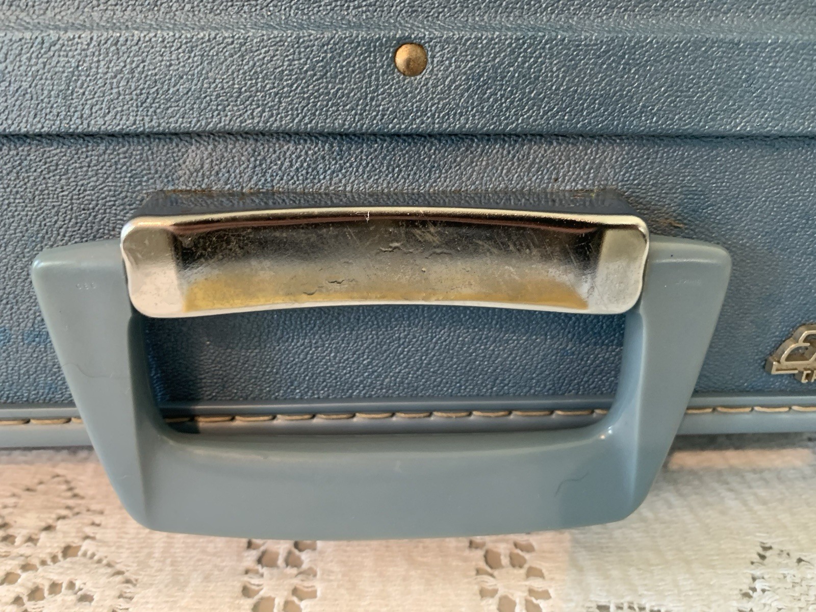 Vintage Hard Case Travel Suitcase Blue 21″ x 16″ Carry-On Luggage with Keys
