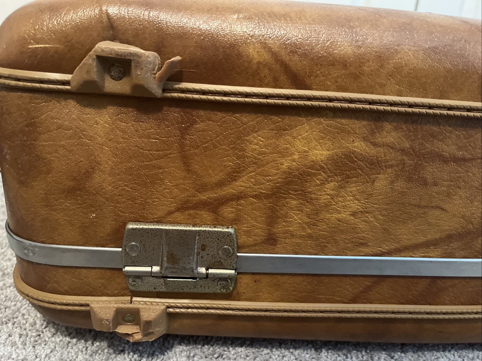 Vintage American Tourister Escort Suitcase With Keys