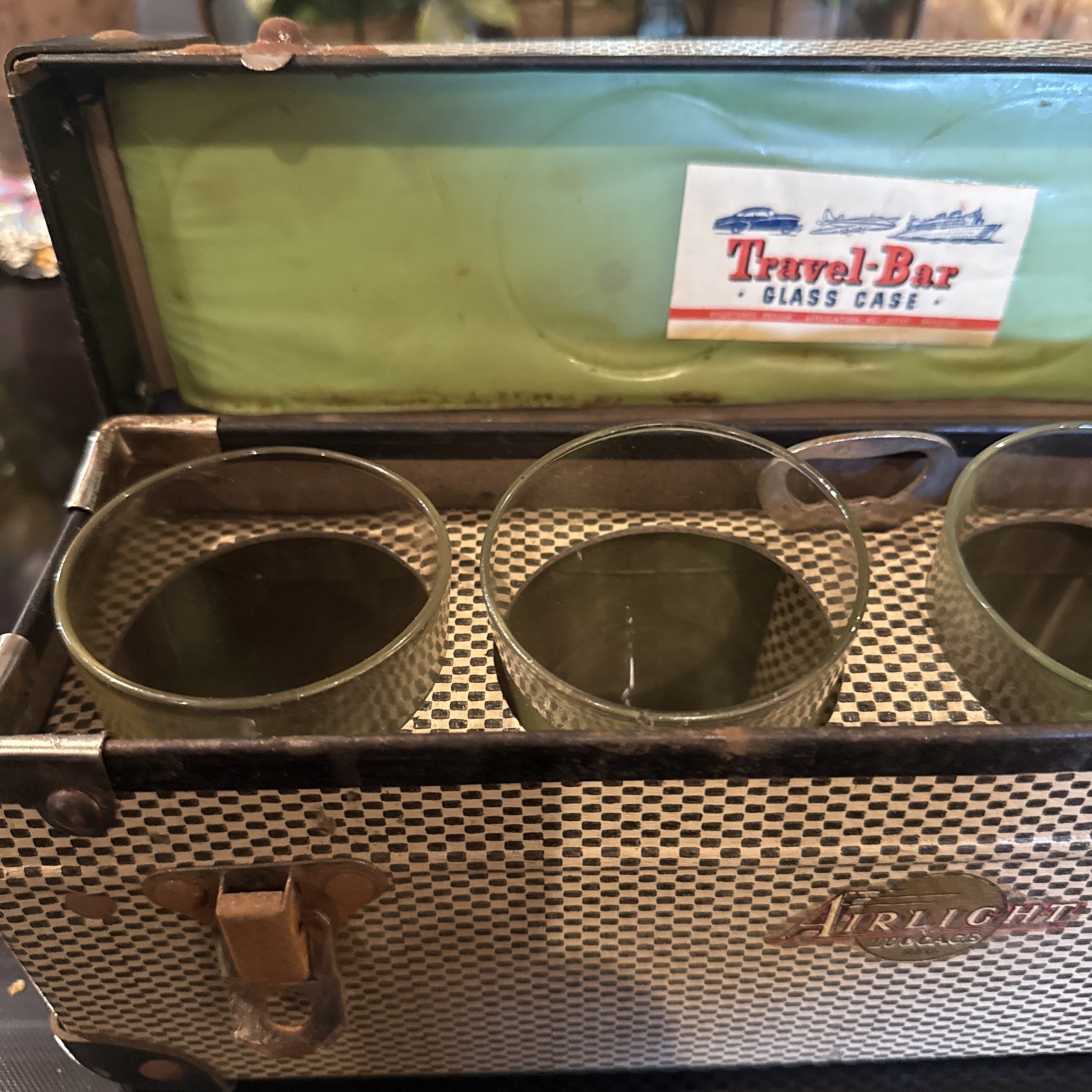 Vintage 1940’s Airlight Travel Bar Glass Case 4 Glasses – Bottle Opener – Rusty