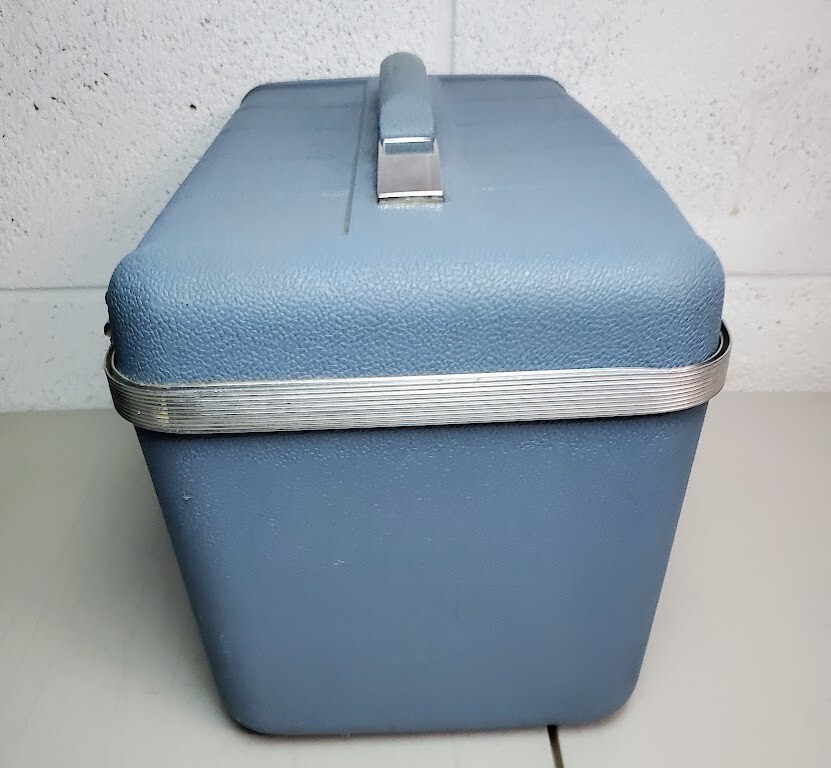 Vintage Blue Starflite Train Cosmetic Carry Case w/Tray, Mirror & No Keys/Trays