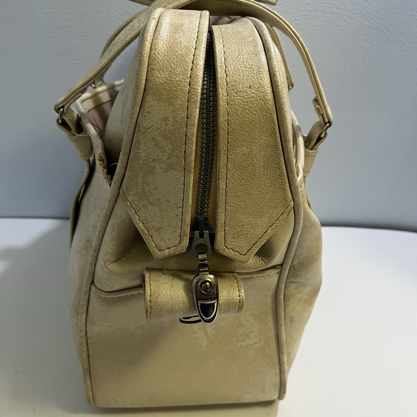 Vintage Samsonite Silhouette Luggage Bag Tote Carry On Ivory Cream w/ Lock & Key