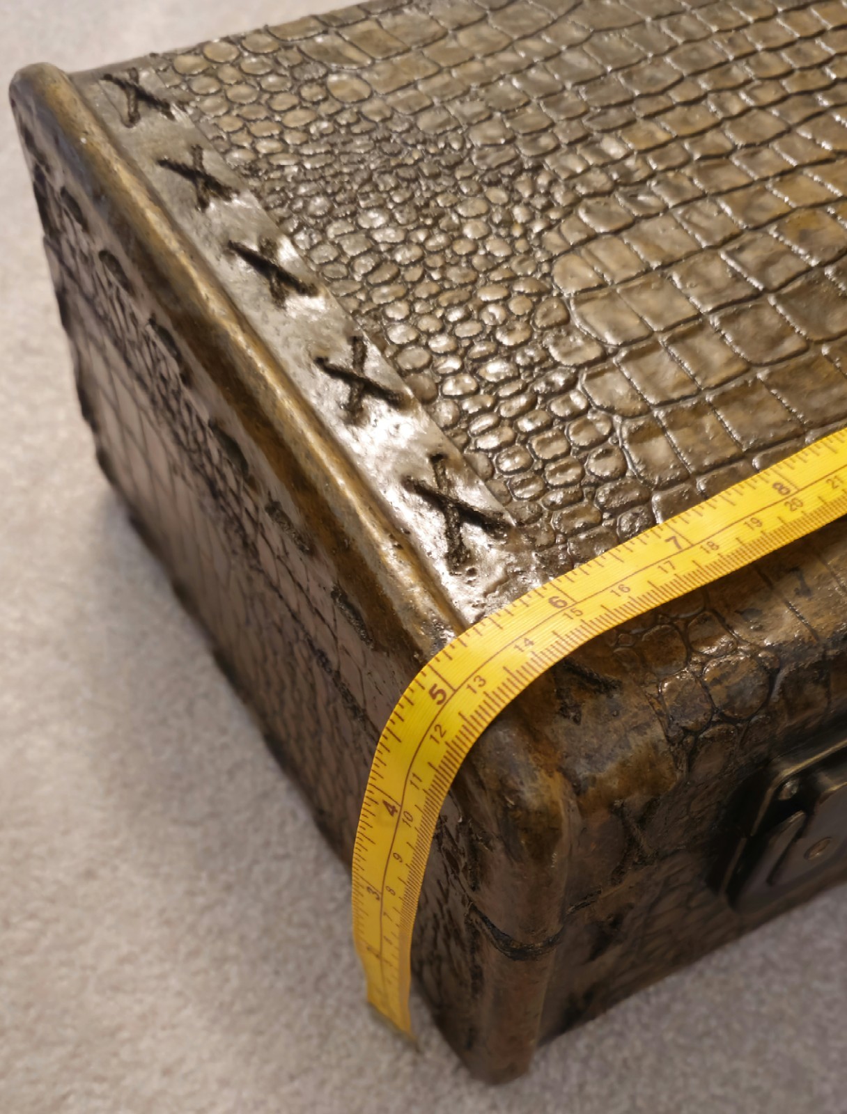 Vintage Faux Alligator Embossed Leatherette Trunk Case