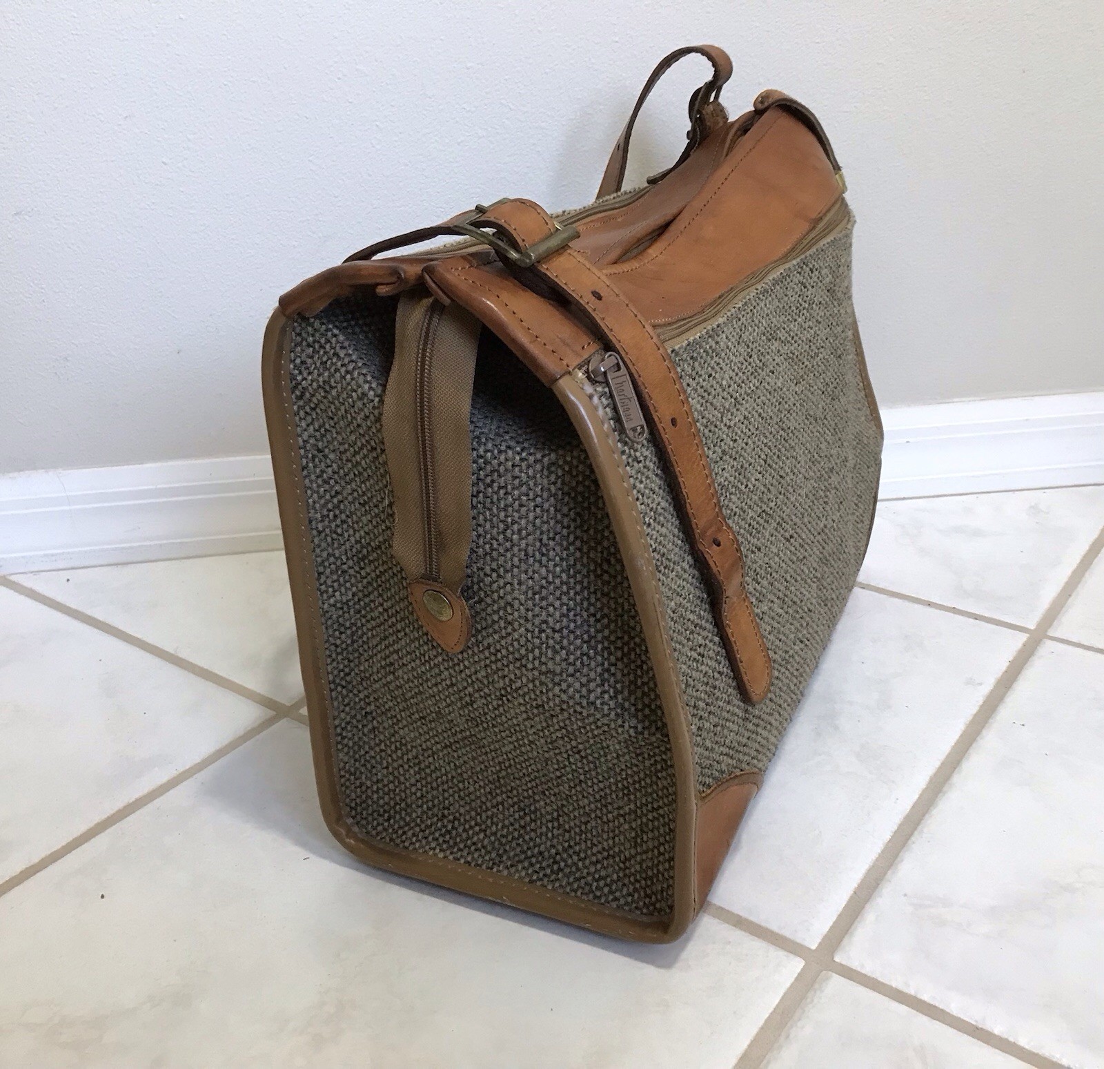 Vintage HARTMANN LUGGAGE Tweed & Leather Shoulder Bag Satchel Tote 17”X12”X7.5”