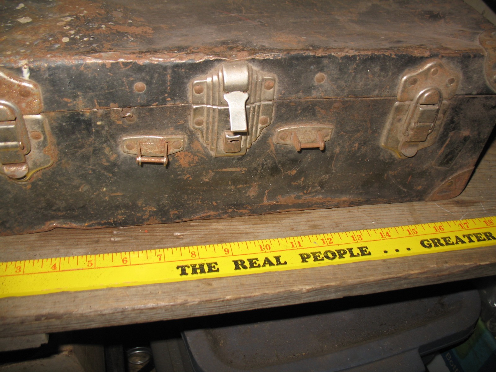 VTG METAL WOOD LINED SUITCASE TRUNK SALVAGE DISTRESSED CABIN PROP ART FARM DECOR