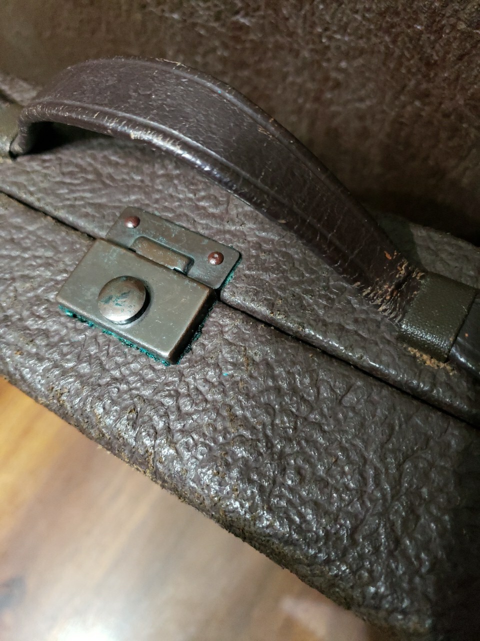 Antique 1939 Leather Suitcase With Vanity Case And Accessories