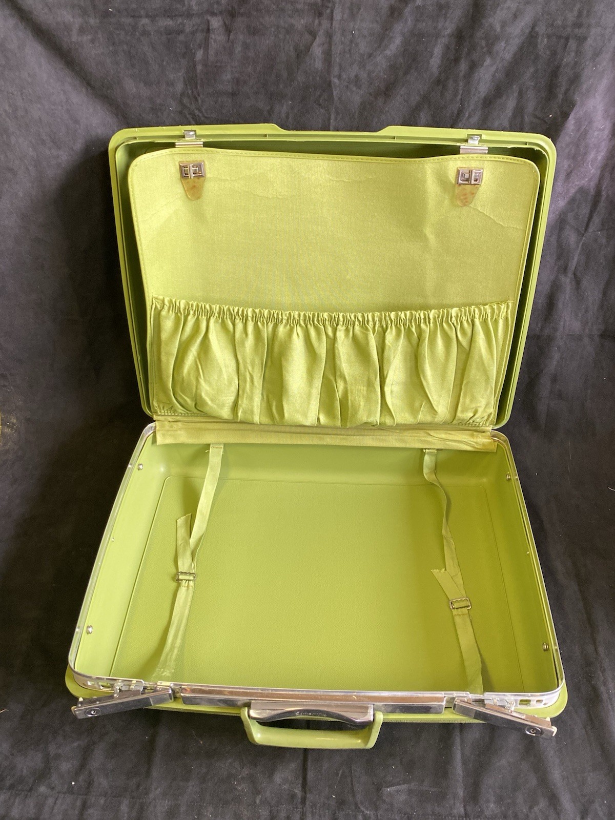 VTG Pair of Samsonite Saturn Avocado Lime Green Hard Shell 24” and 22″ Suitcases