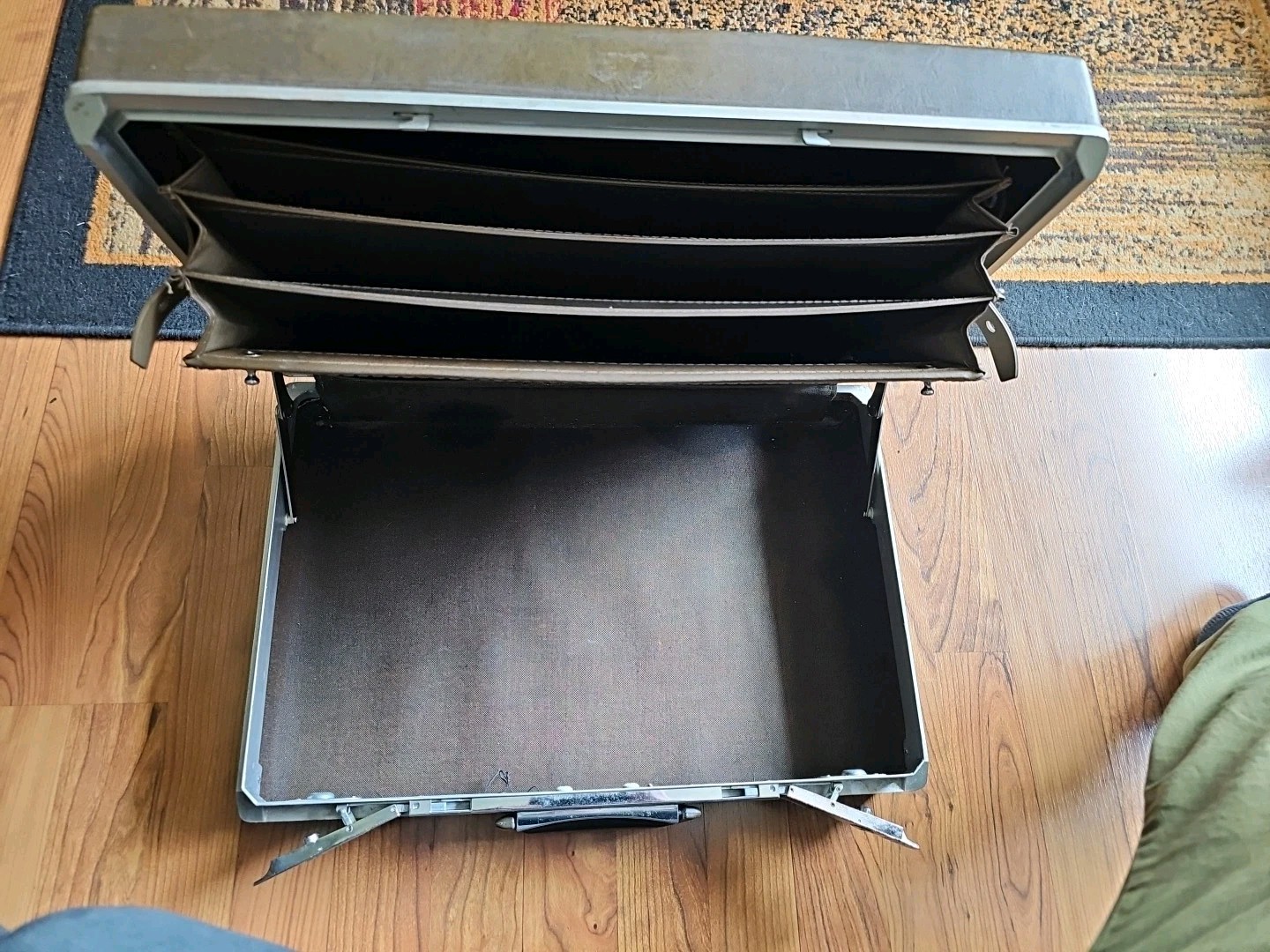 Vintage Samsonite attaché Hard Shell Briefcase 17x12x5 No keys