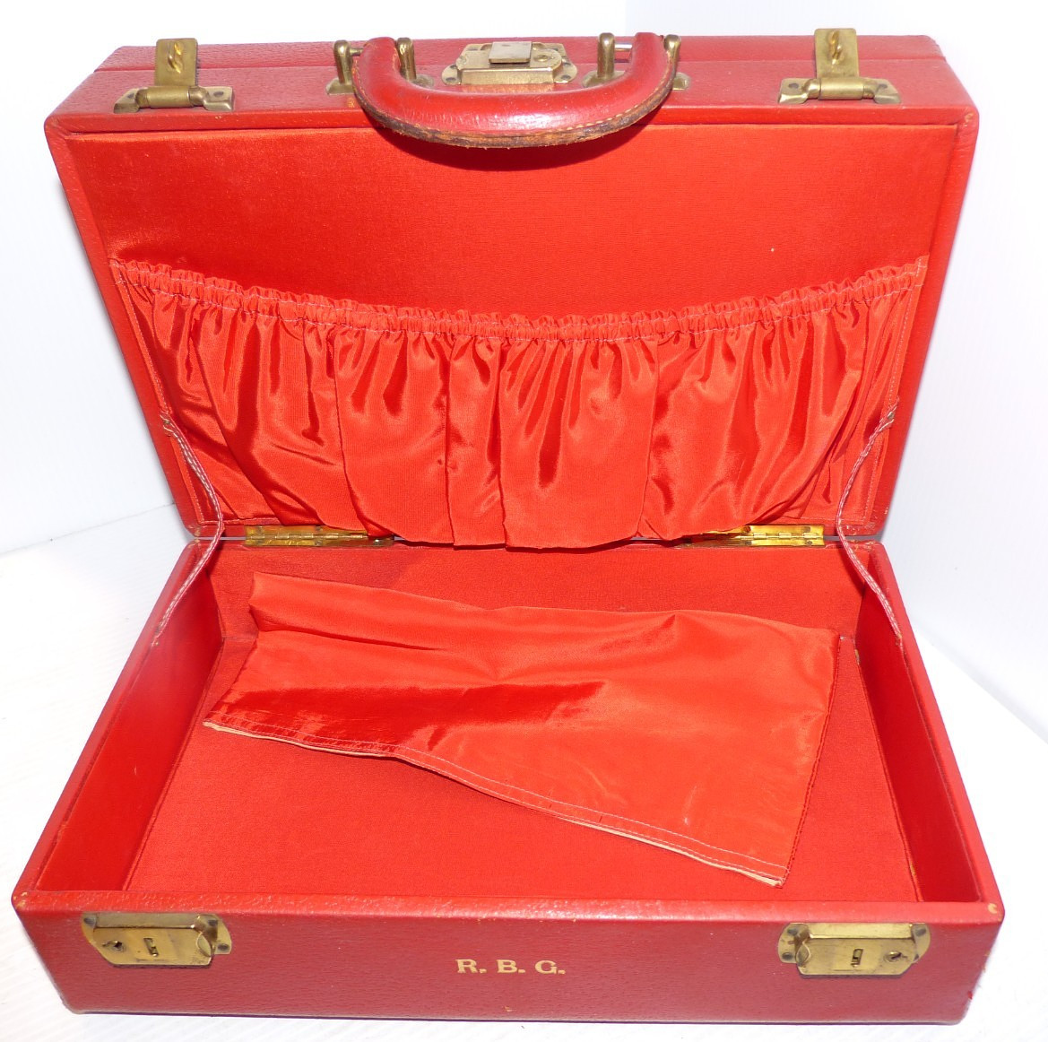 Vintage Red Leather Travel Overnight Vanity Train Case – 2 Section – Estate Find