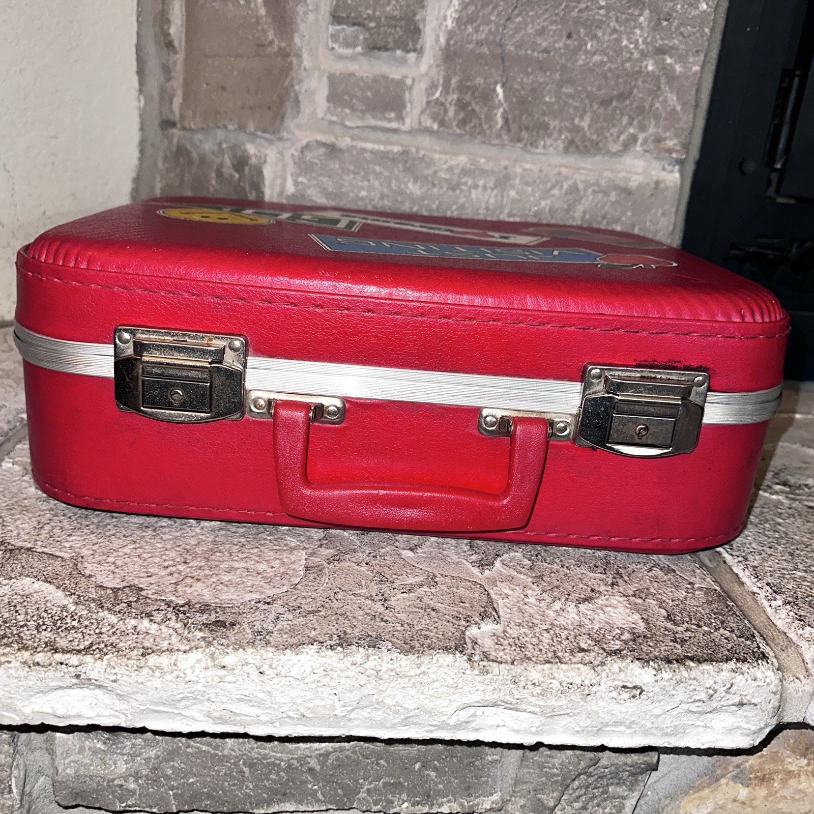 Vintage 1970’s I Love Drama Just Visiting Red Hard Suitcase Travel Bag 16x13x5”