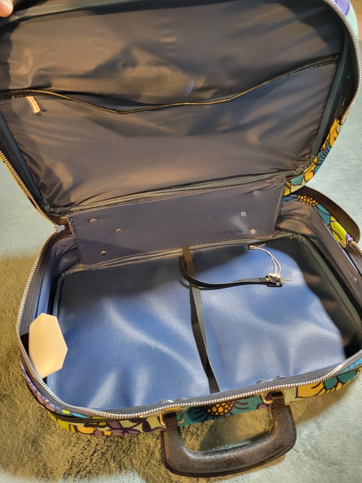 vintage 60s 70s floral suitcase With Key 15x10x4 Great Condition