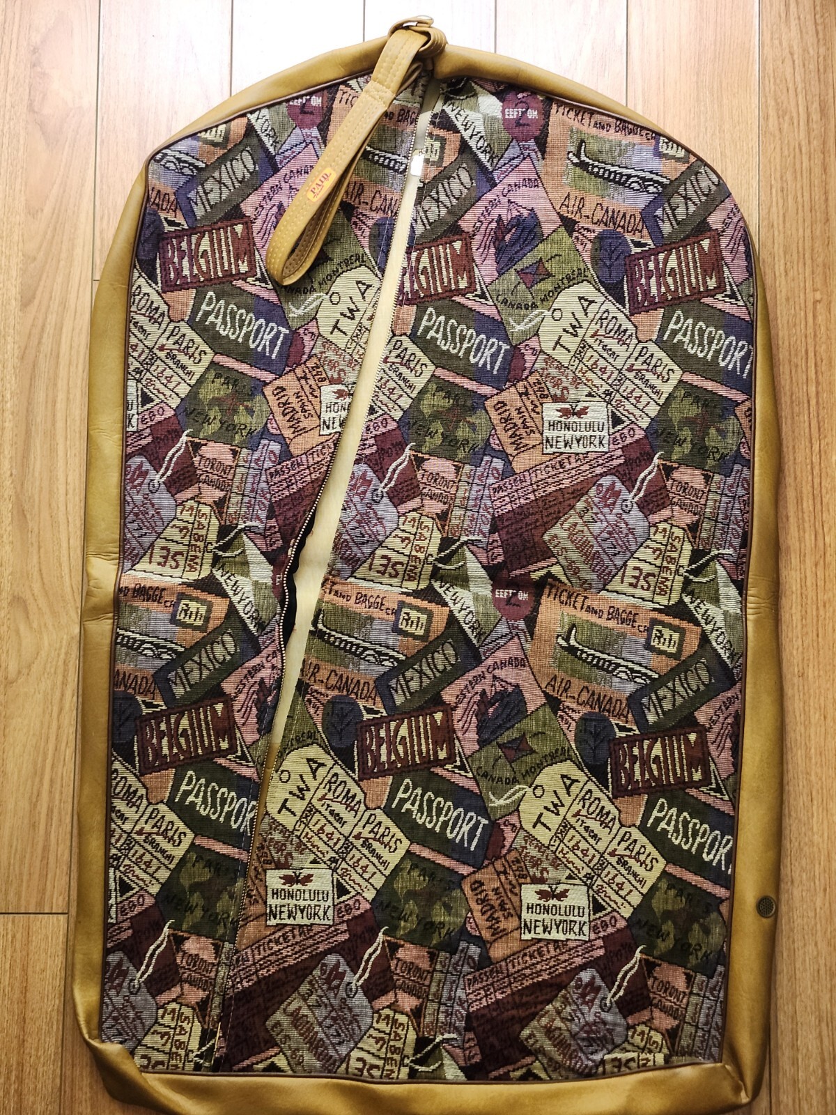 Vintage Beautiful 70s Tapestry Around The World Brown Faux Leather Garmet Bag