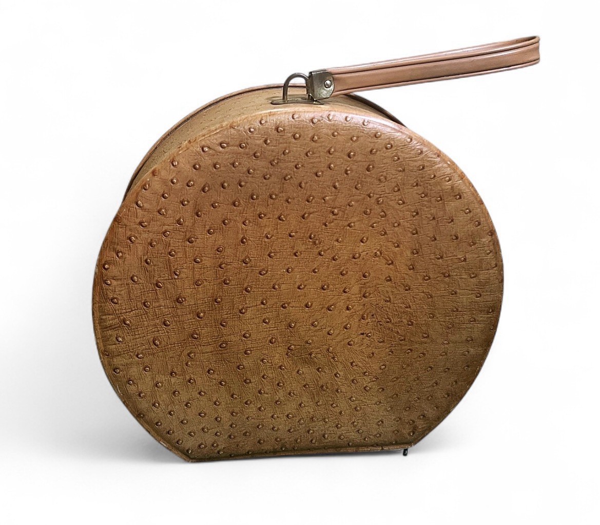 Vintage 1960’S Round Vanity Make-Up Travel Case Ostrich Leather Vinyl Barbie