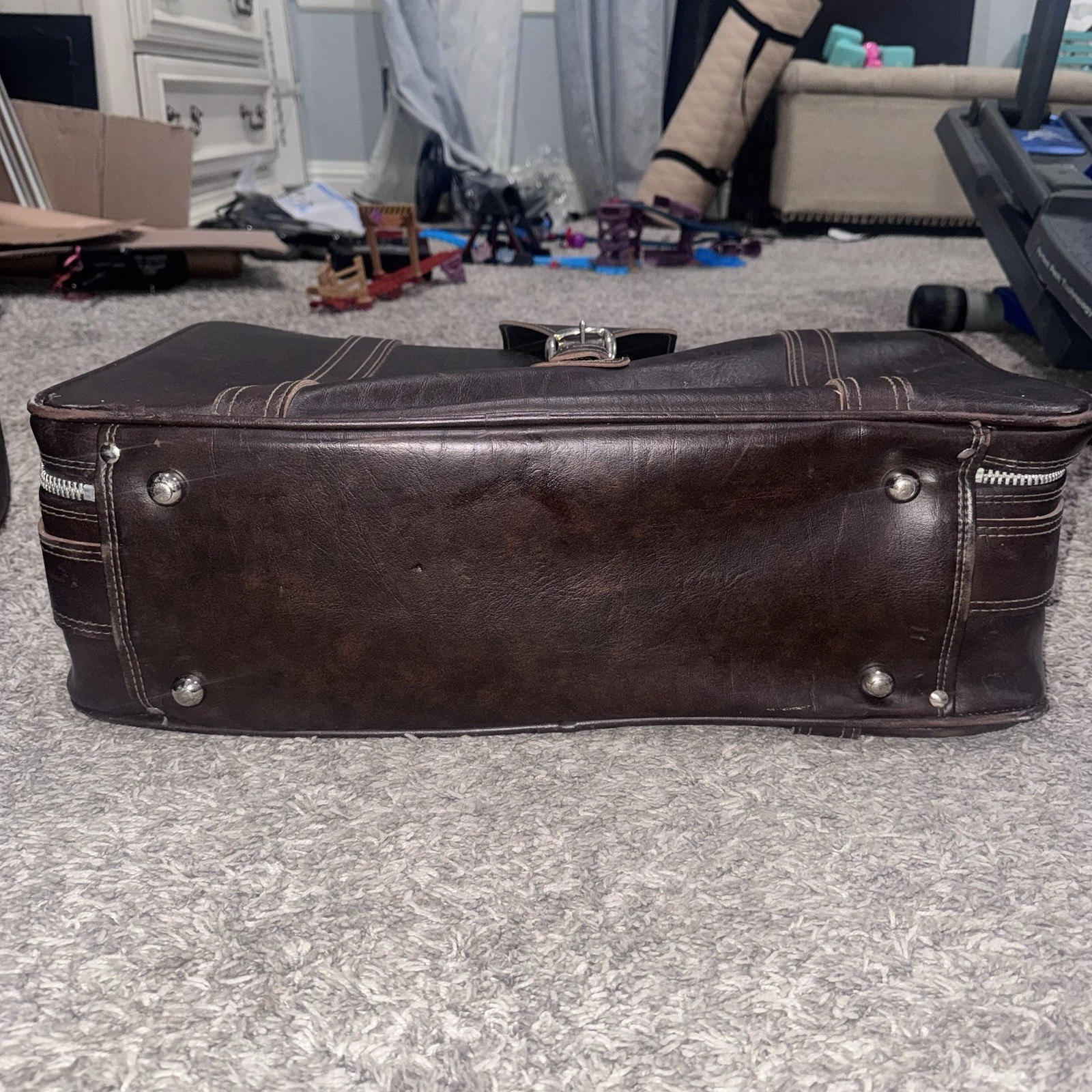 Vintage Royal Traveller Suitcase Dark Brown Small 22”X12”X6” Luggage