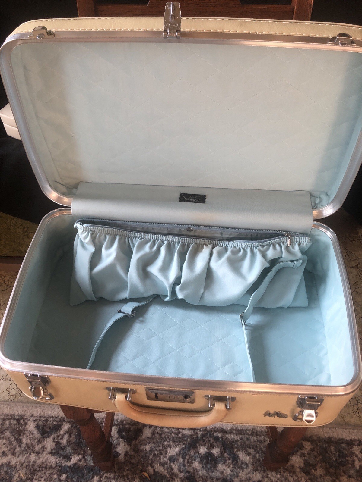 Ventura Casual Travelware Air Nita Cream Exterior Blue Interior In Original Box