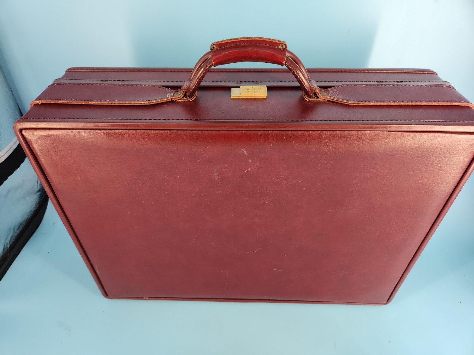Vintage Hartmann Belting Luggage 26×20 Vinyl Faux Leather Suitcase Red Large 60s