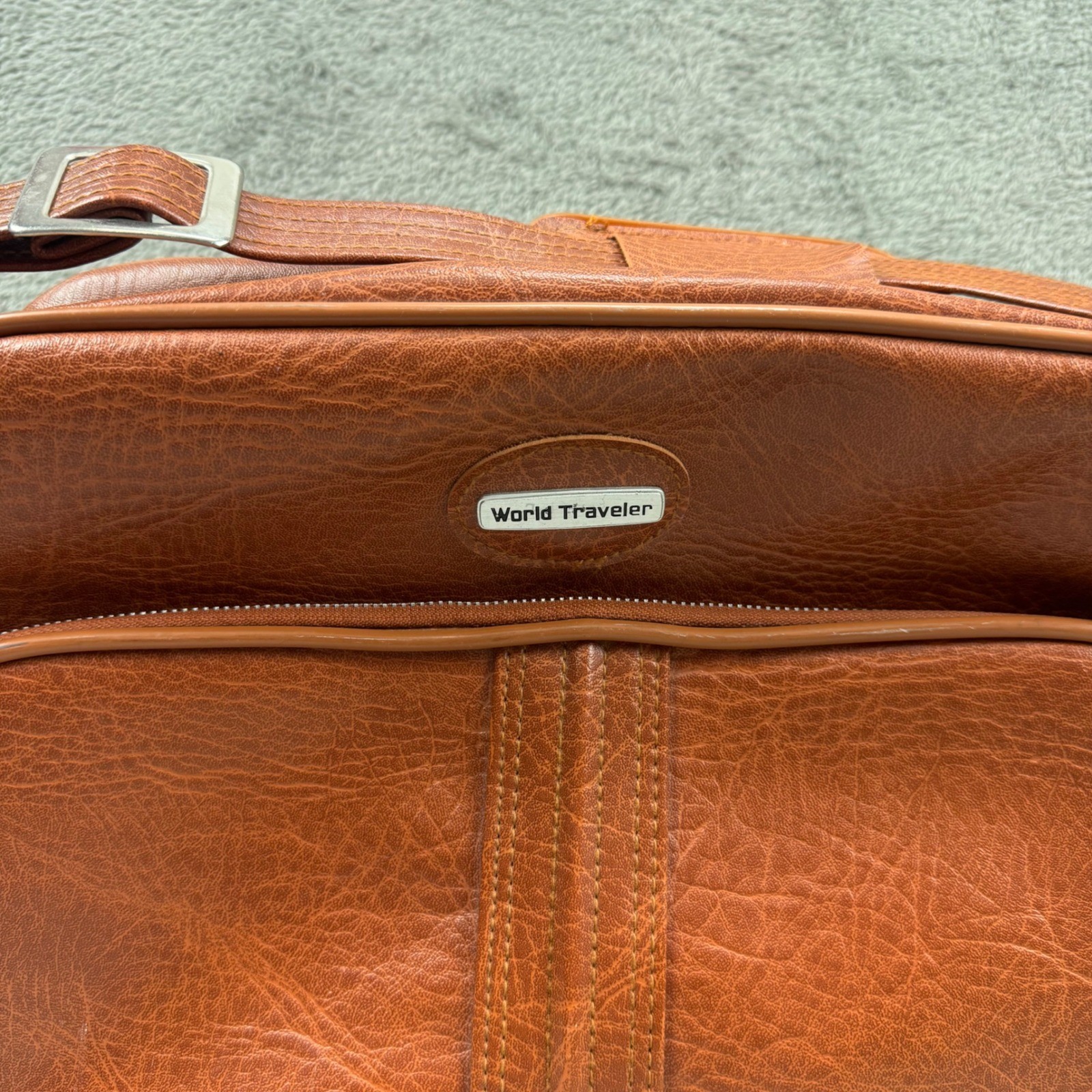 World Traveler Shoulder Bag Unisex OS Brown Excellent Vintage Retro Flight Bag
