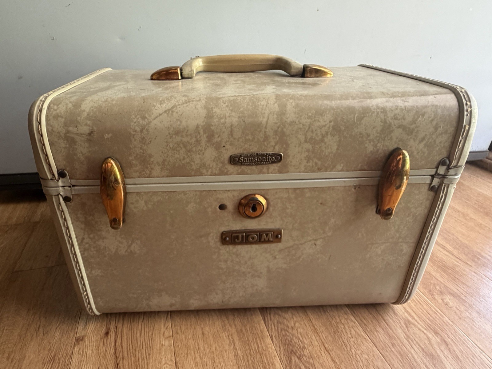 Samsonite Vintage 1950s Beige Vinyl Hard Vanity Case Locking Extra Compartments