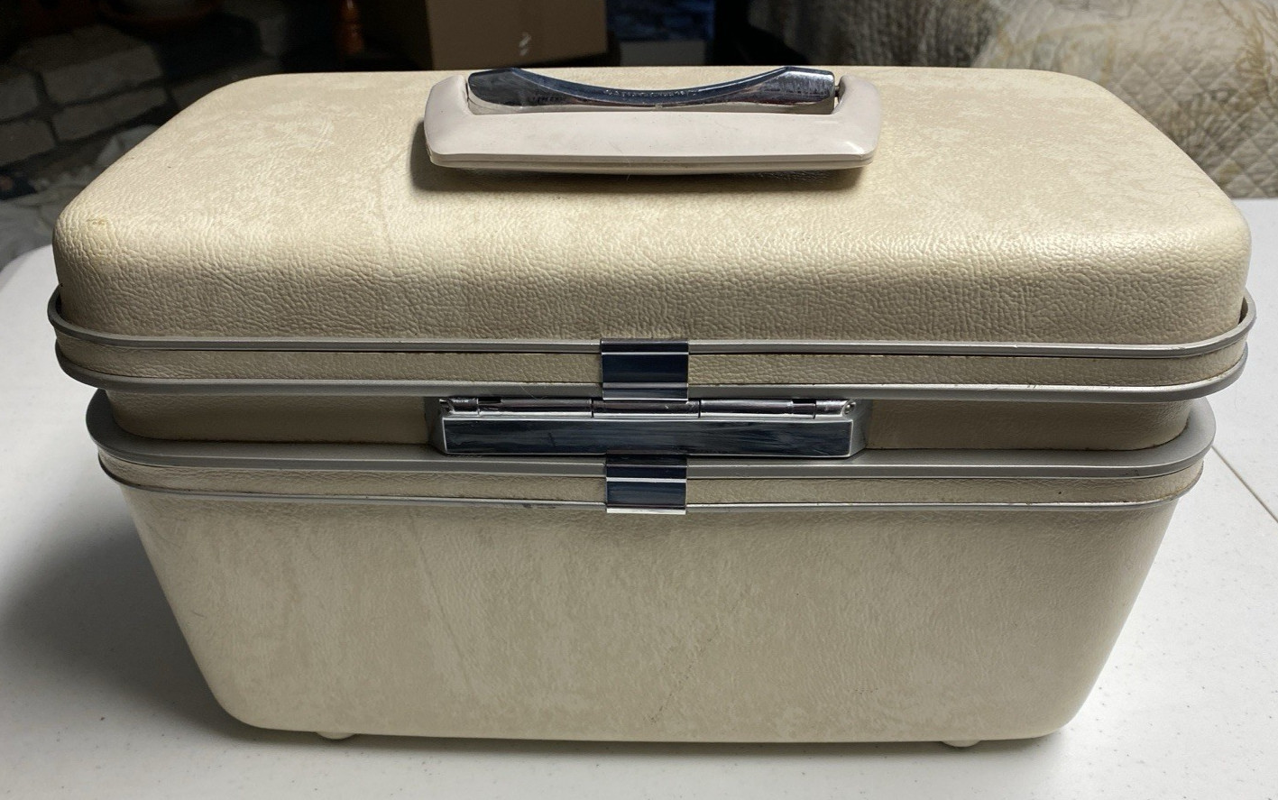 Vintage Samsonite Silhouette Makeup Case Off White
